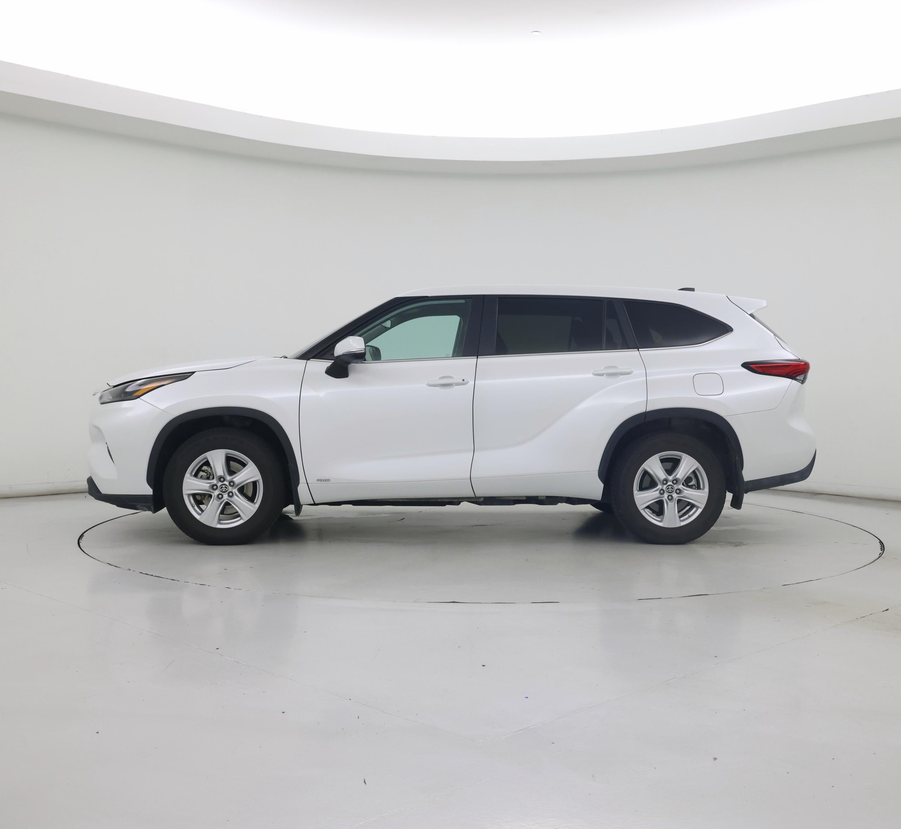 Thumbnail: 2023 Toyota Highlander - 3