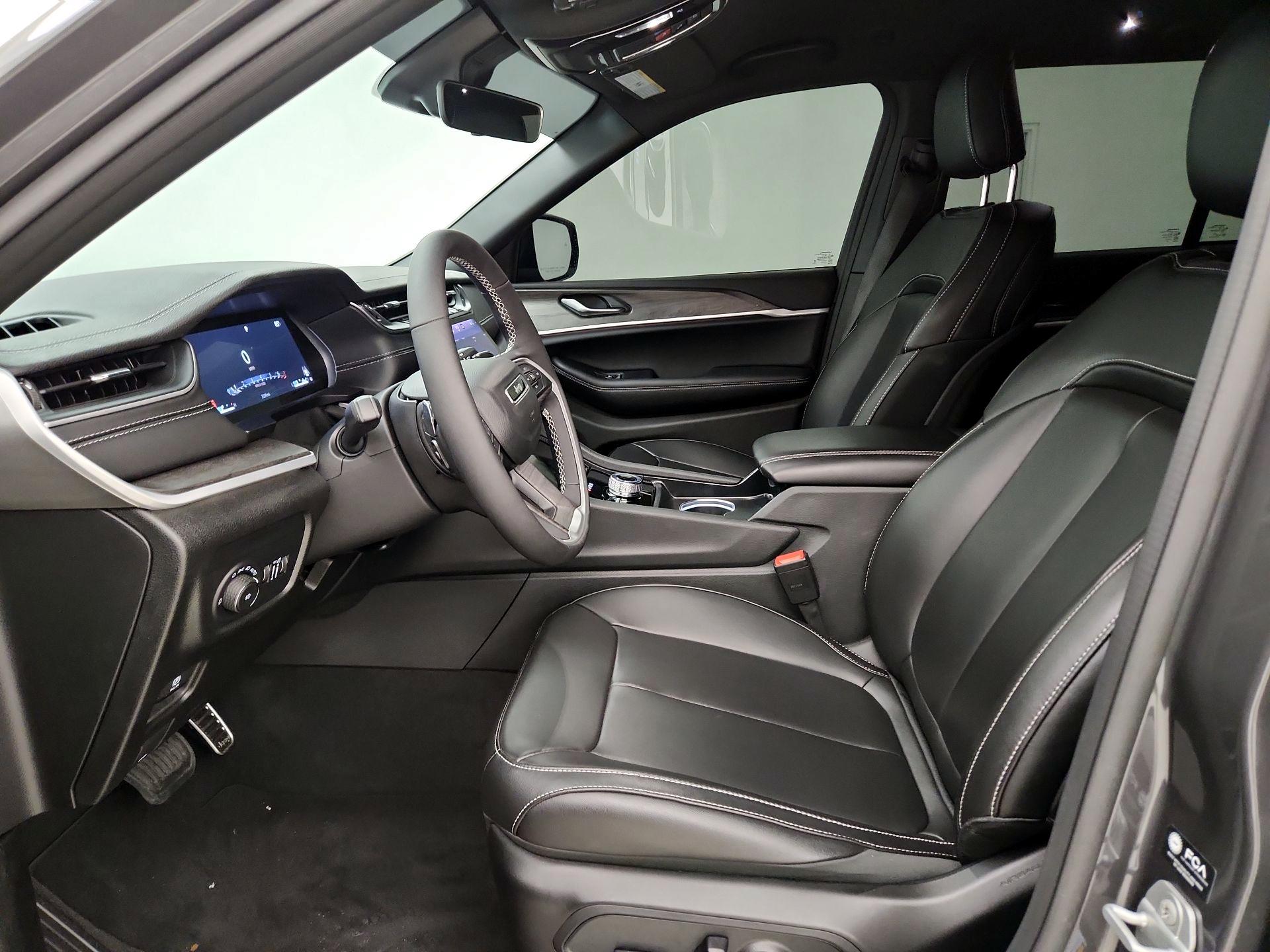 Thumbnail: 2025 Jeep Grand Cherokee - 11