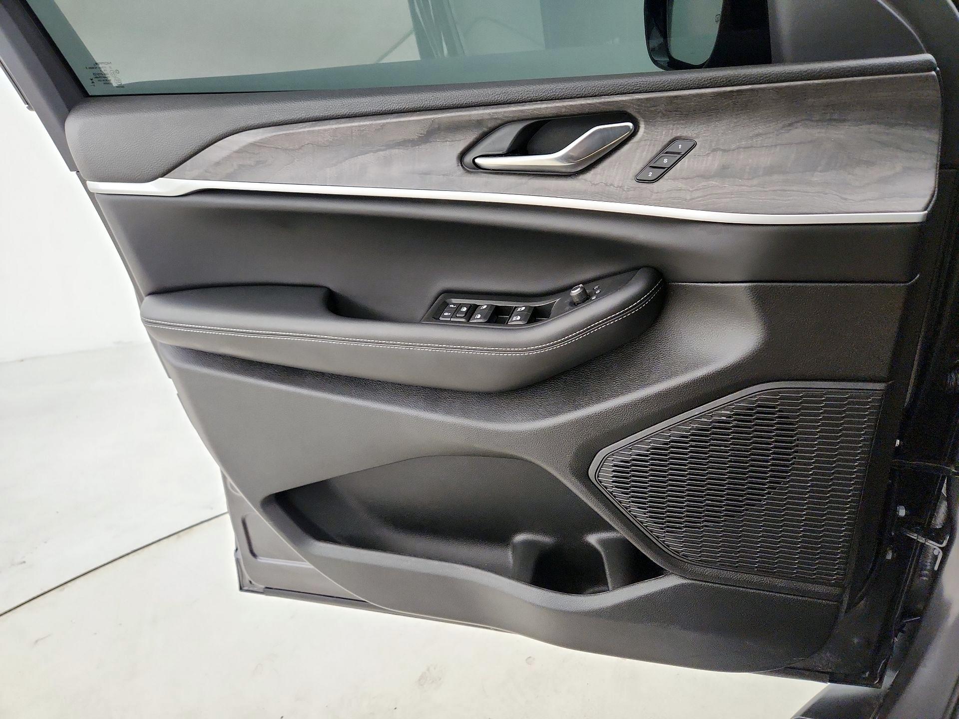 Thumbnail: 2025 Jeep Grand Cherokee - 12