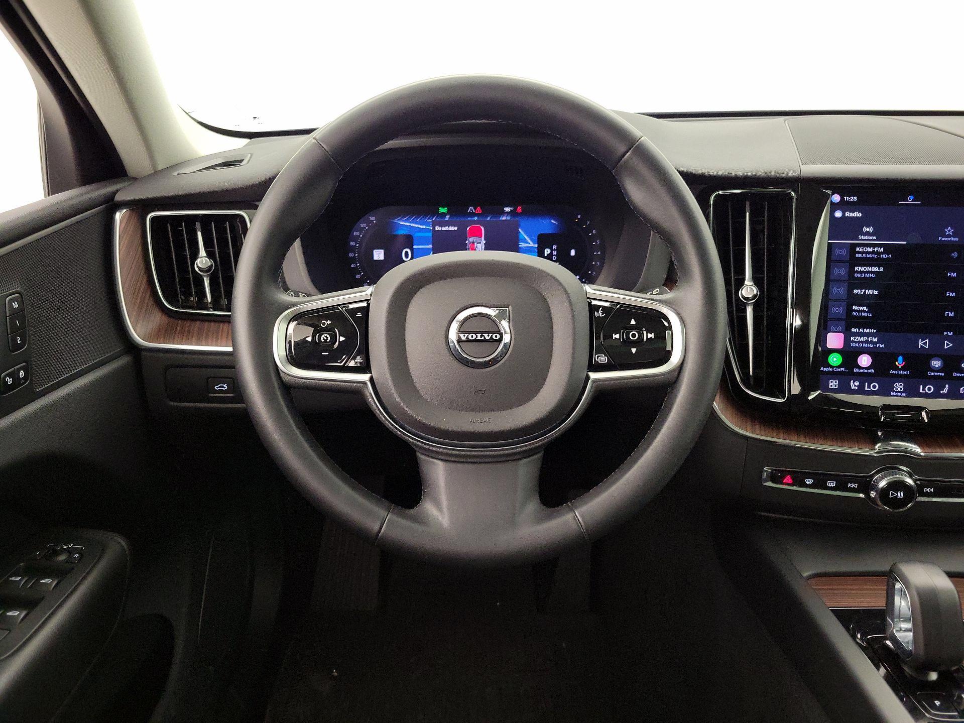 Thumbnail: 2023 Volvo XC60 - 10