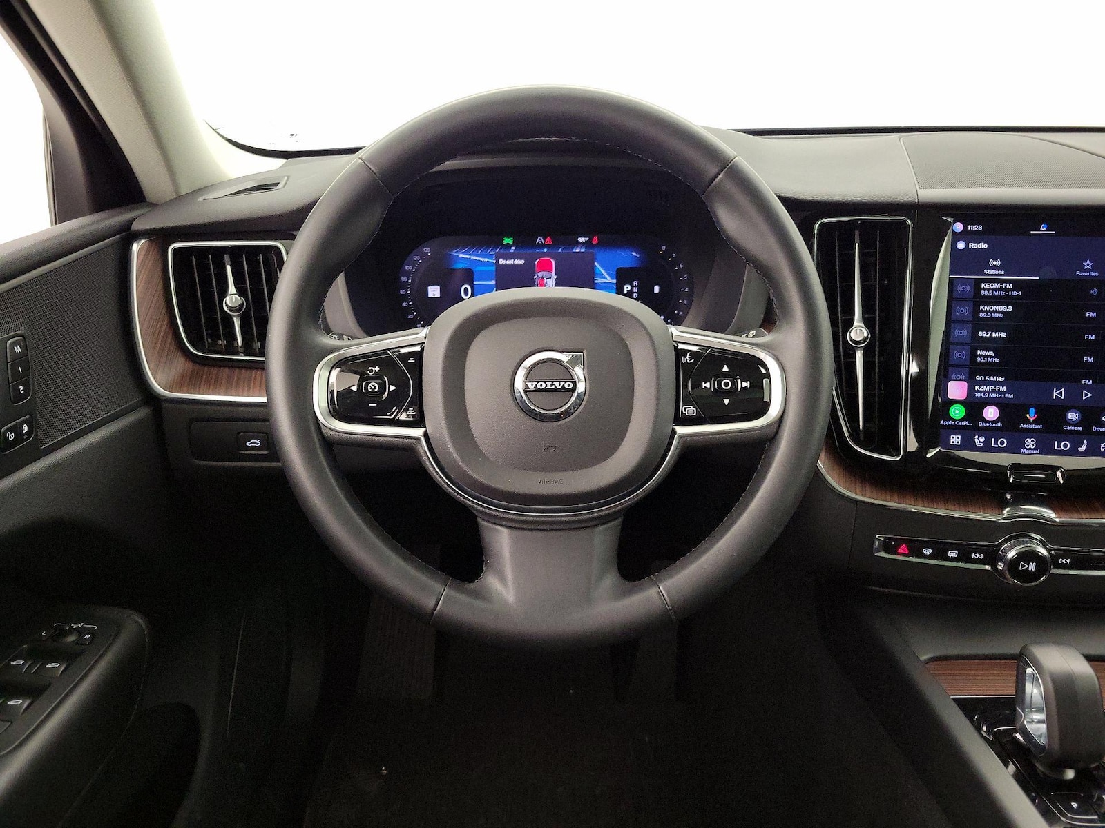 2023 Volvo XC60 Plus - Photo 11