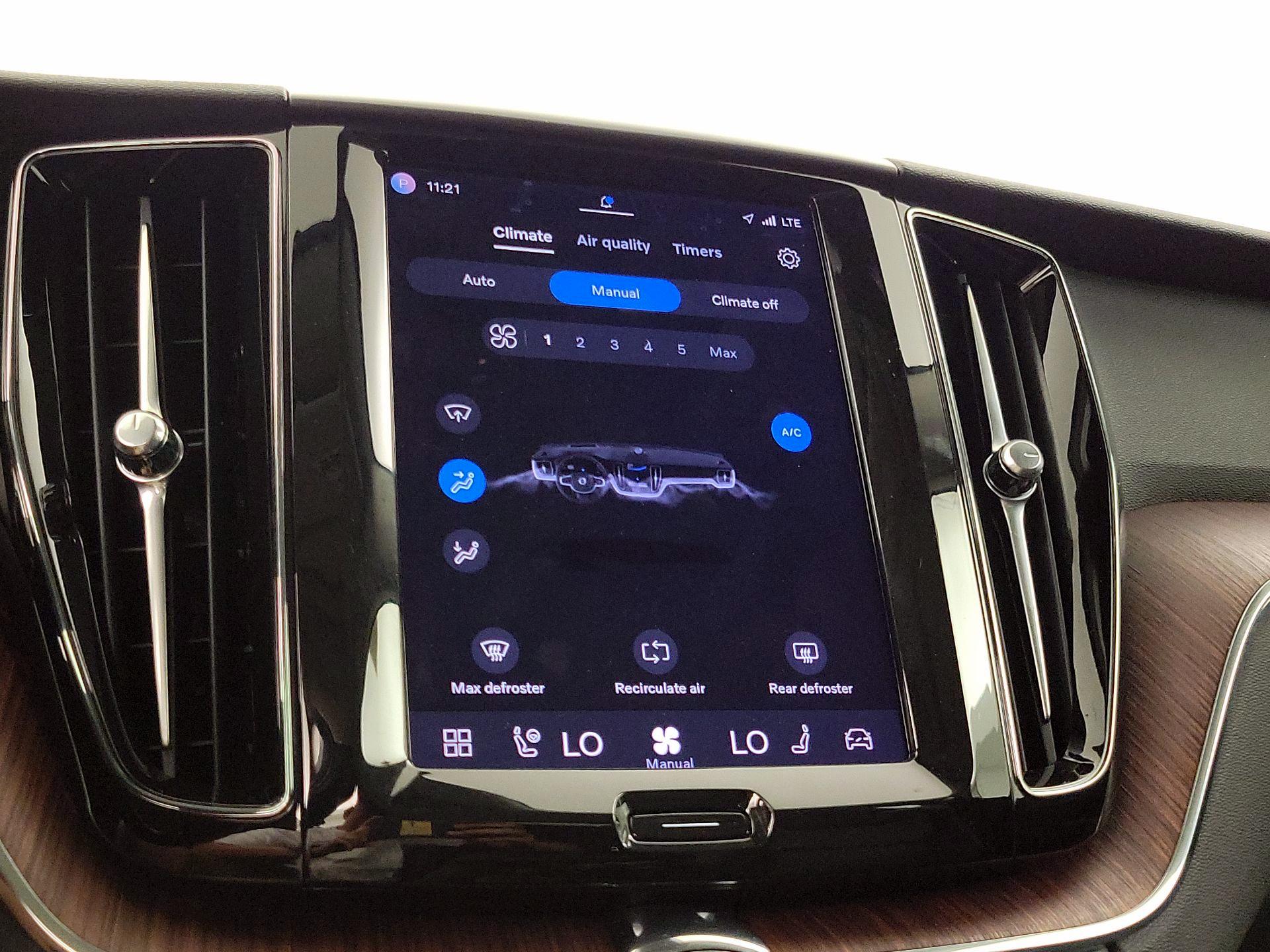 Thumbnail: 2023 Volvo XC60 - 16