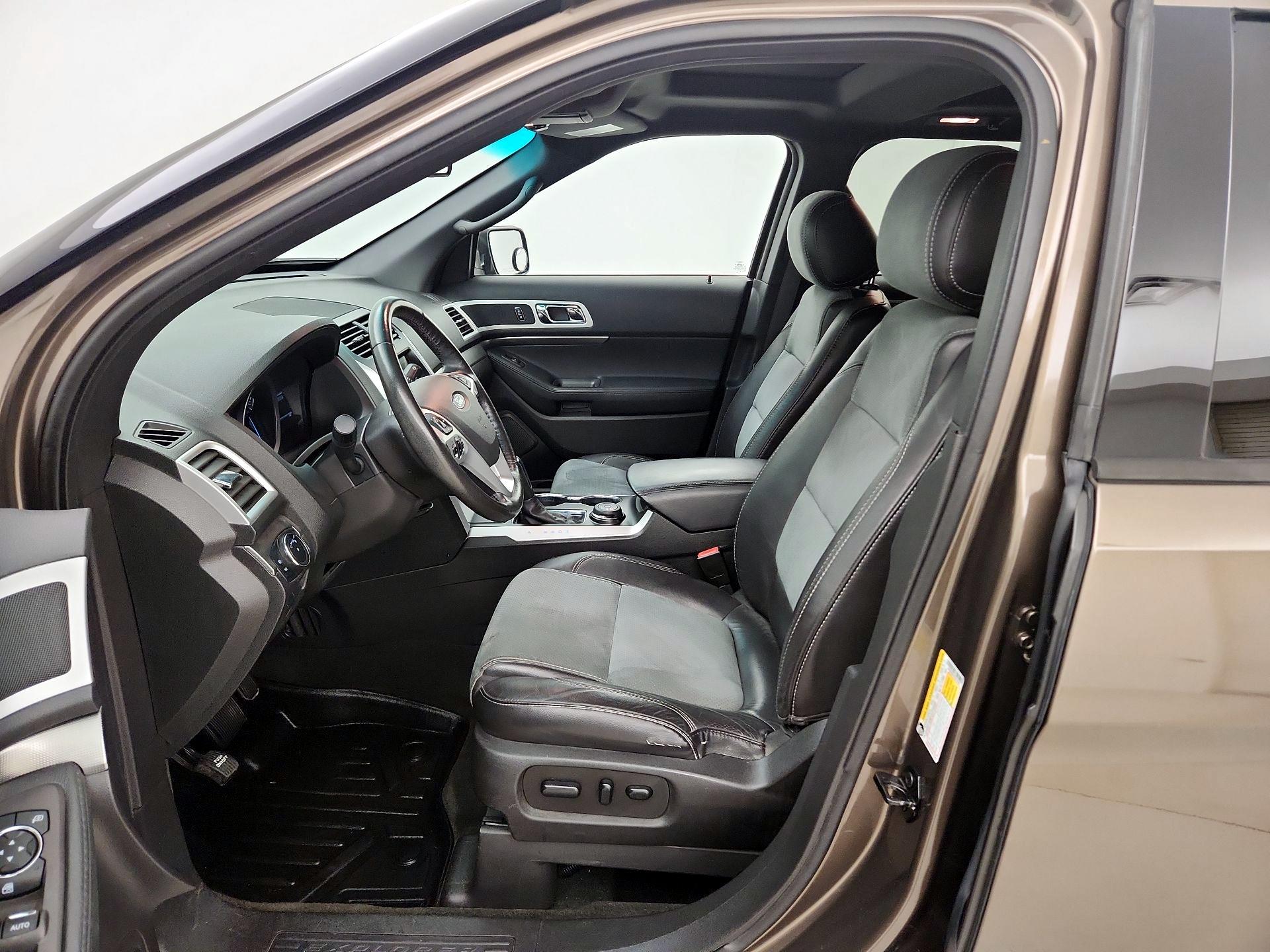 Thumbnail: 2015 Ford Explorer - 11