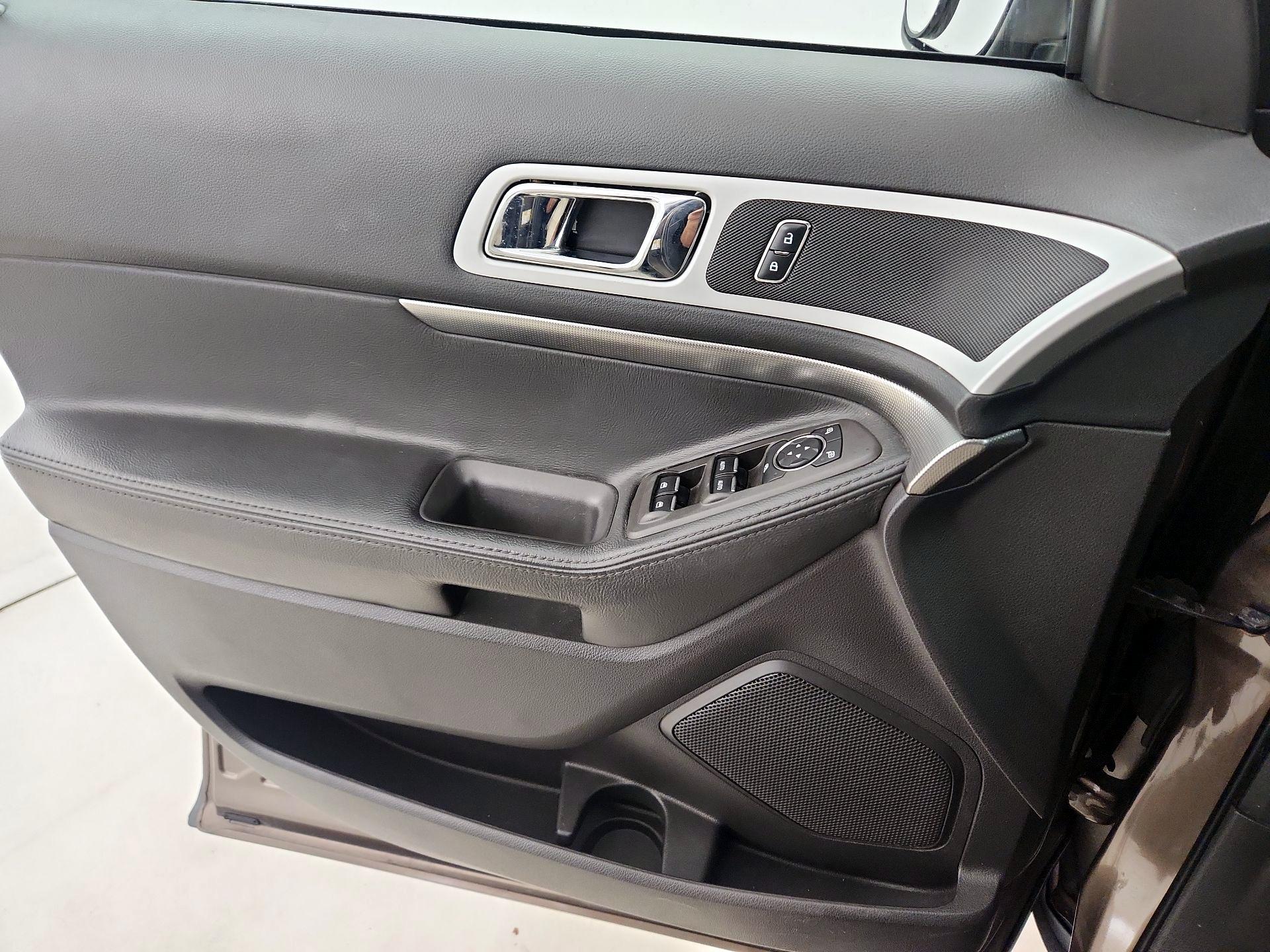 Thumbnail: 2015 Ford Explorer - 12