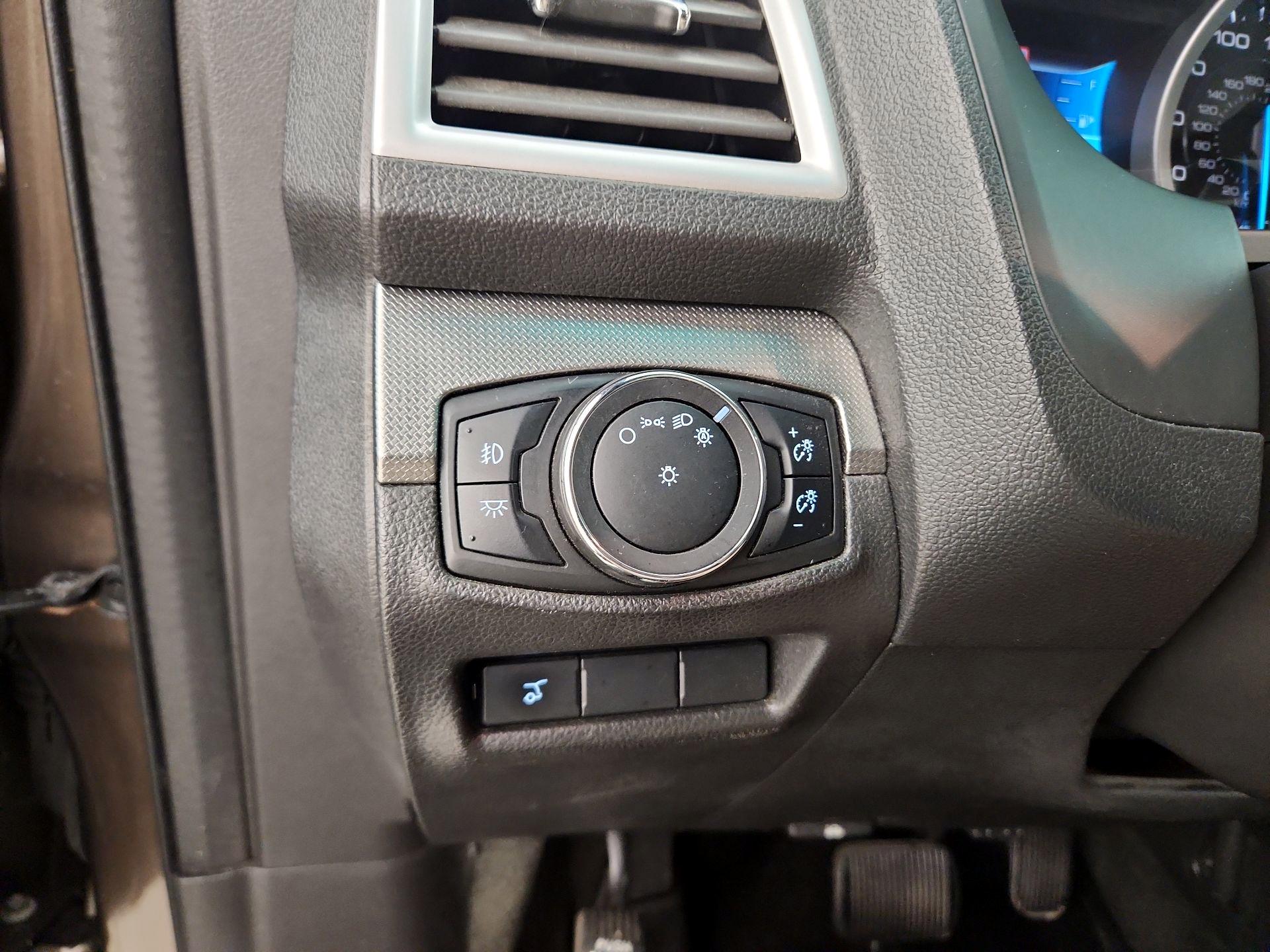 Thumbnail: 2015 Ford Explorer - 13