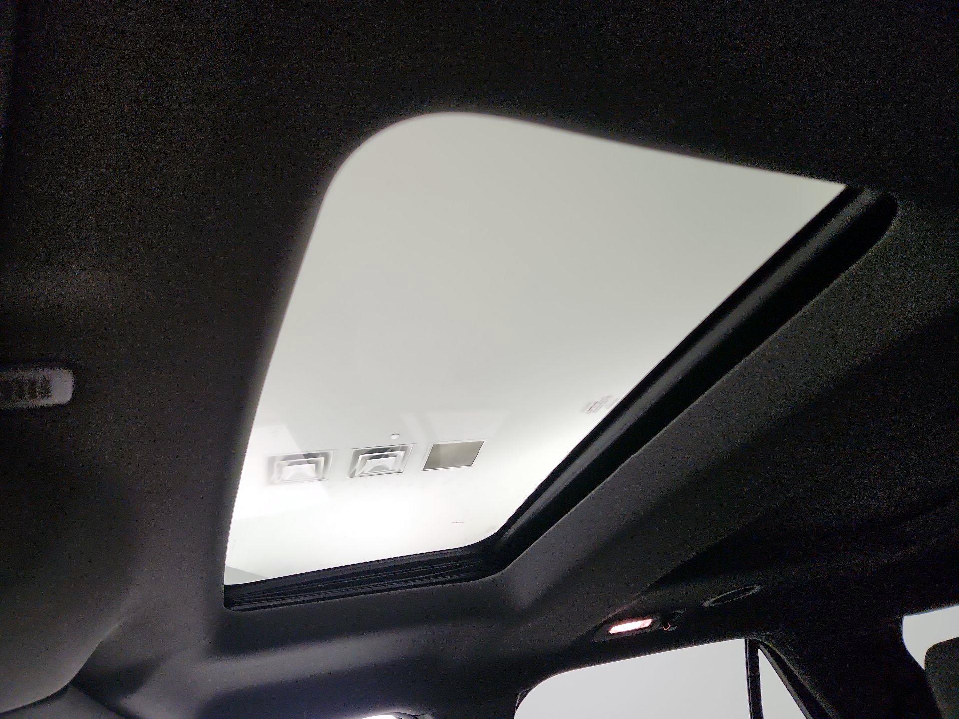 Thumbnail: 2015 Ford Explorer - 19
