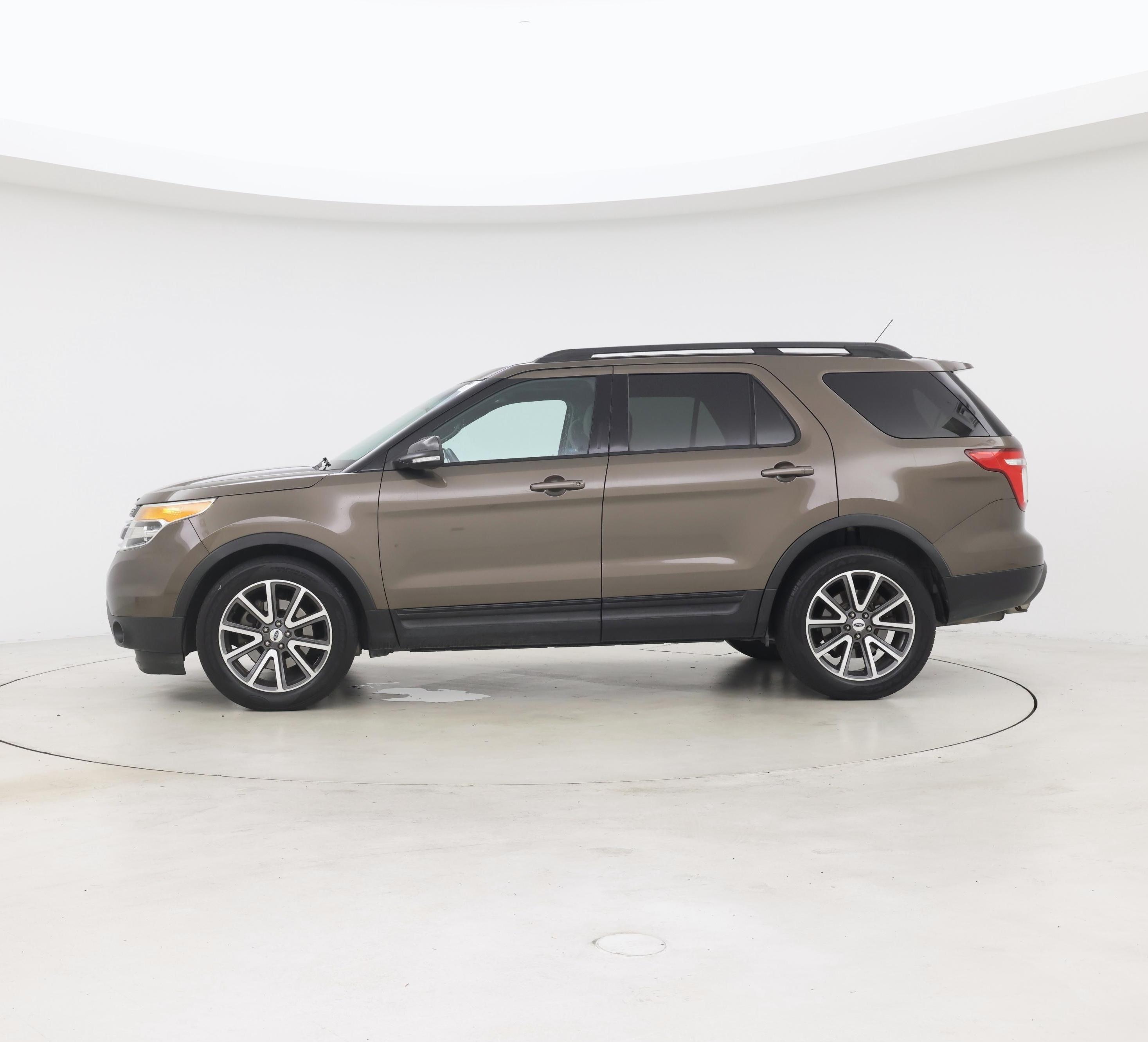 Thumbnail: 2015 Ford Explorer - 3