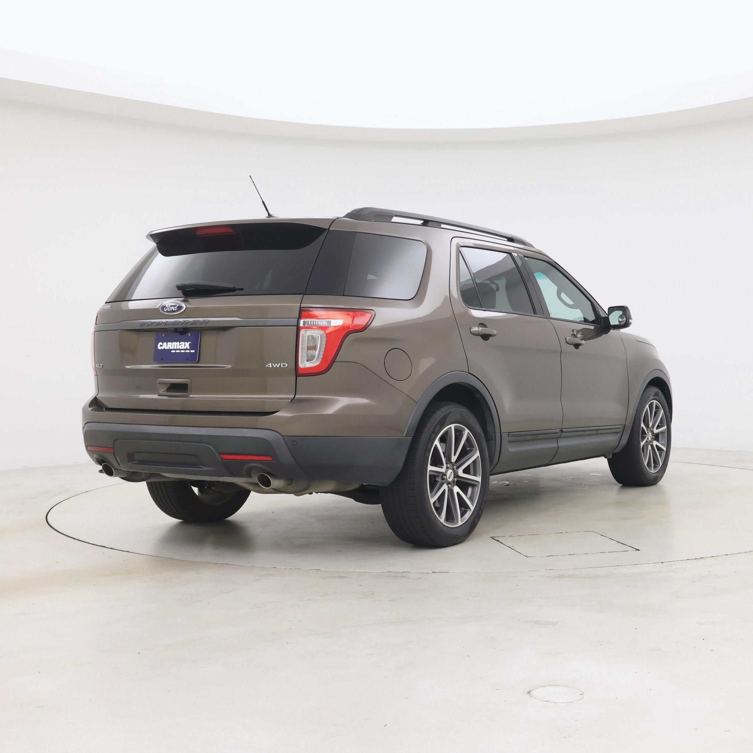 Thumbnail: 2015 Ford Explorer - 8