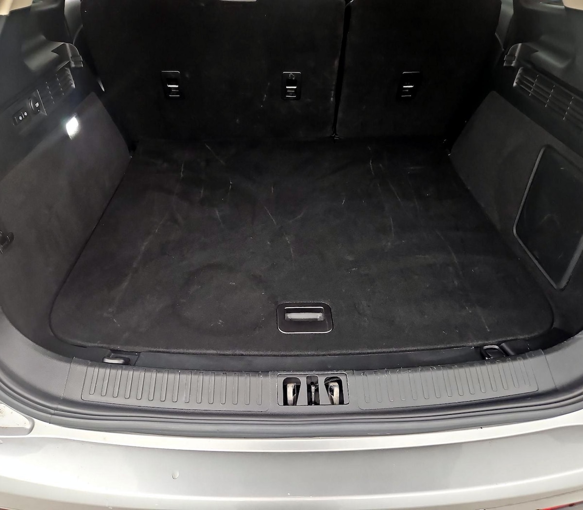 Trunk/Cargo (Seats Up)