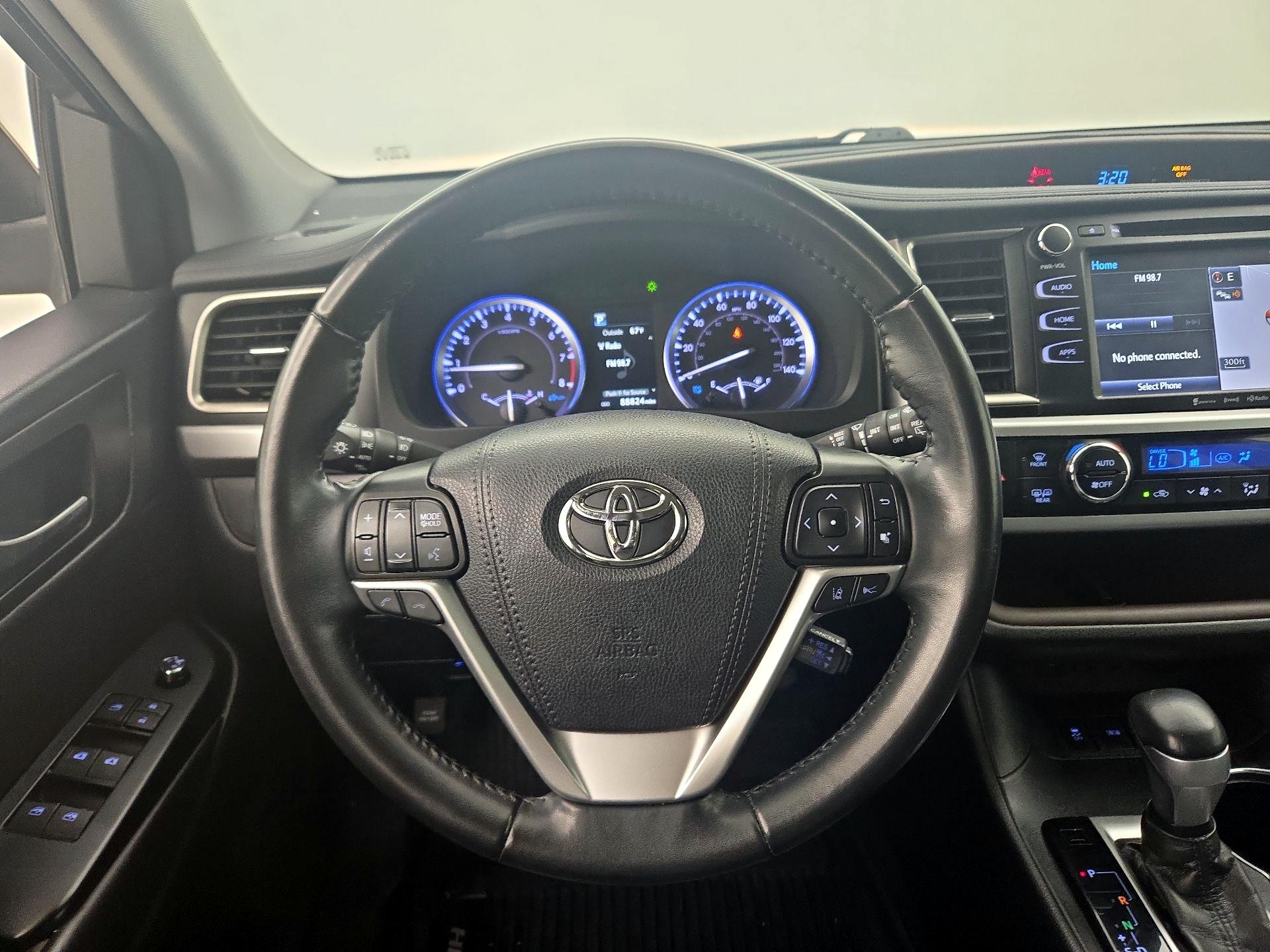 Thumbnail: 2019 Toyota Highlander - 10