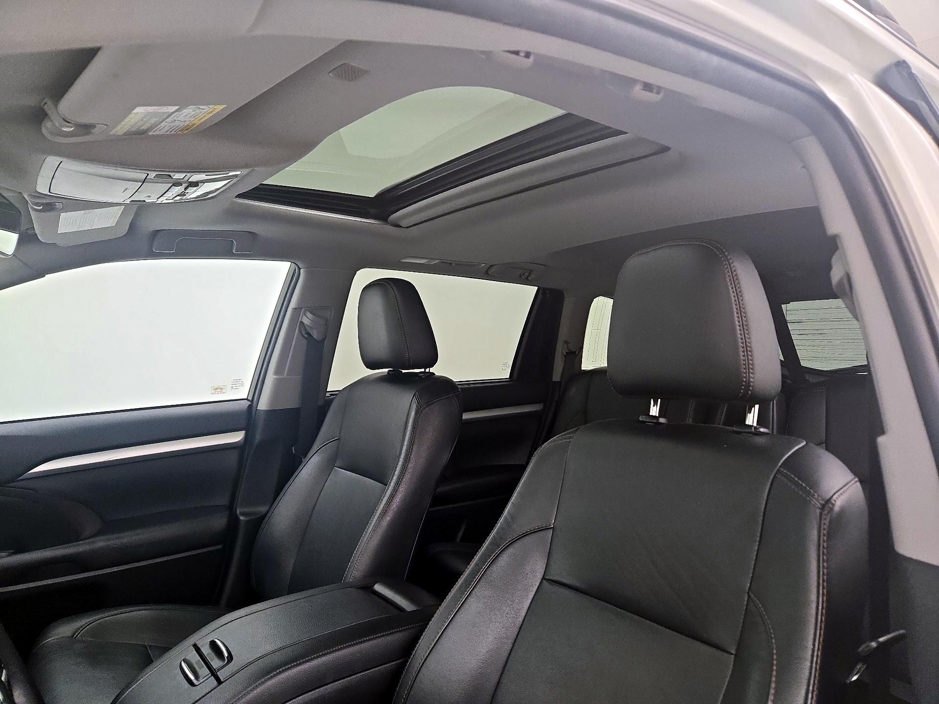 Thumbnail: 2019 Toyota Highlander - 19