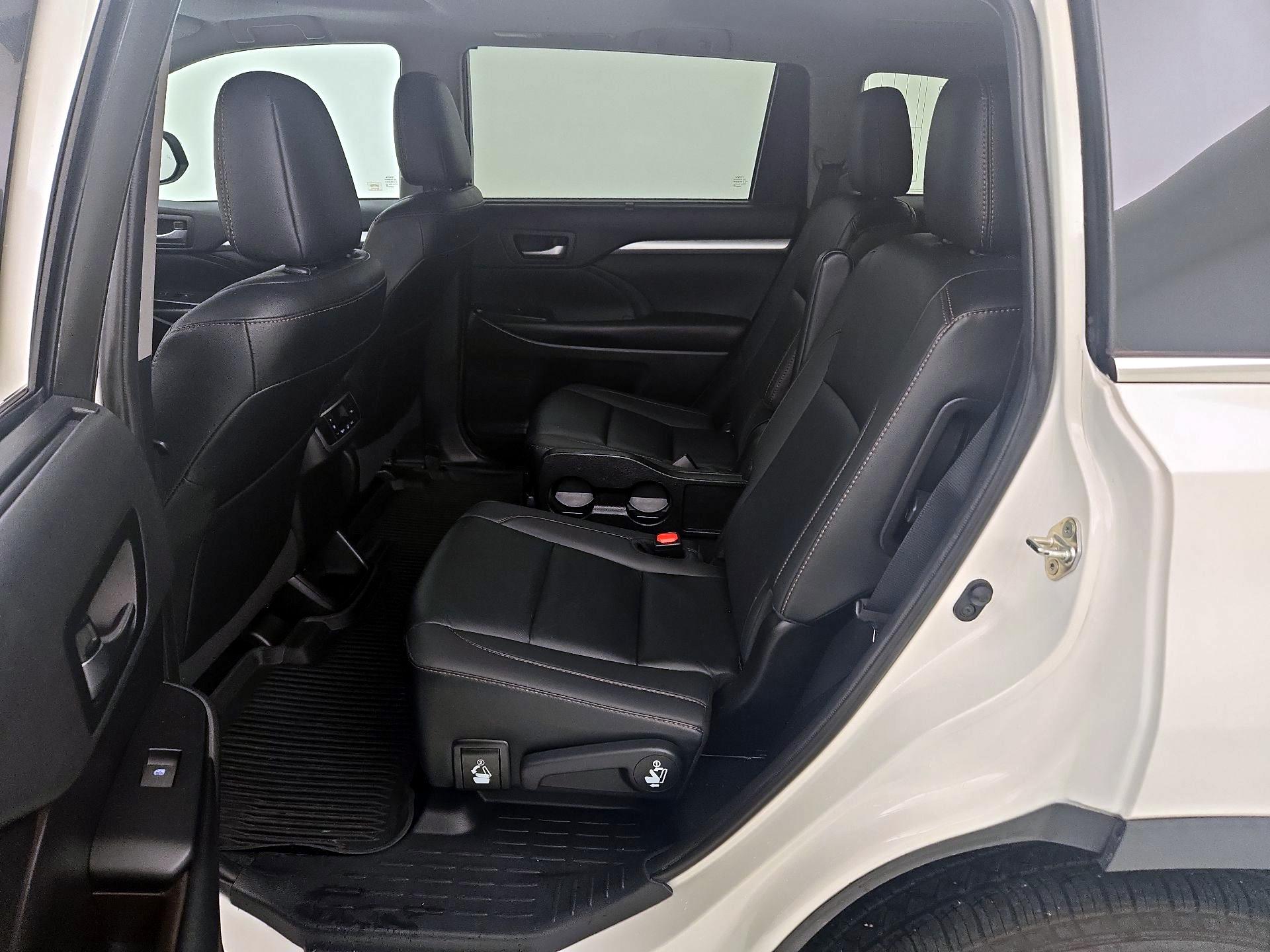 Thumbnail: 2019 Toyota Highlander - 20
