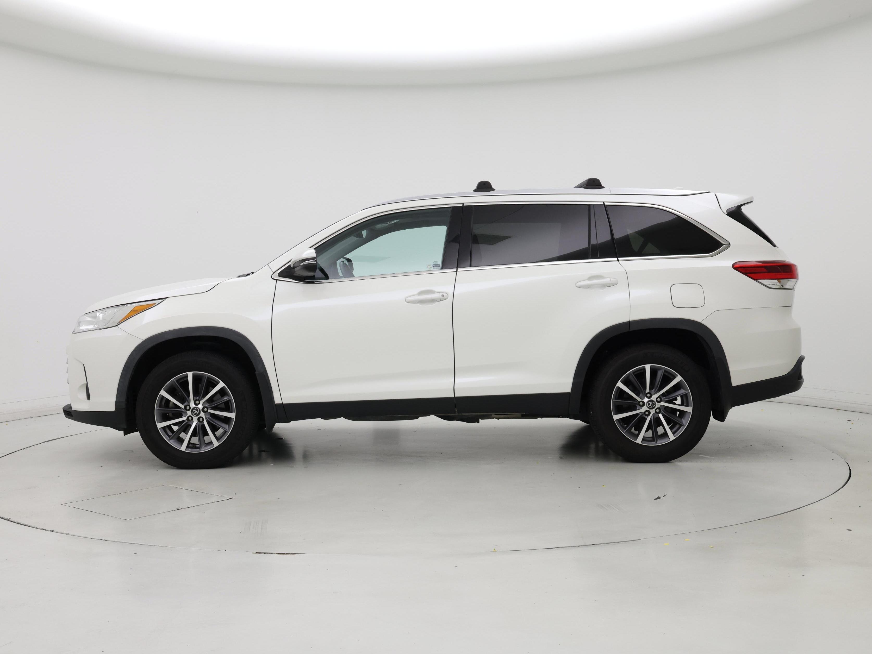 Thumbnail: 2019 Toyota Highlander - 3