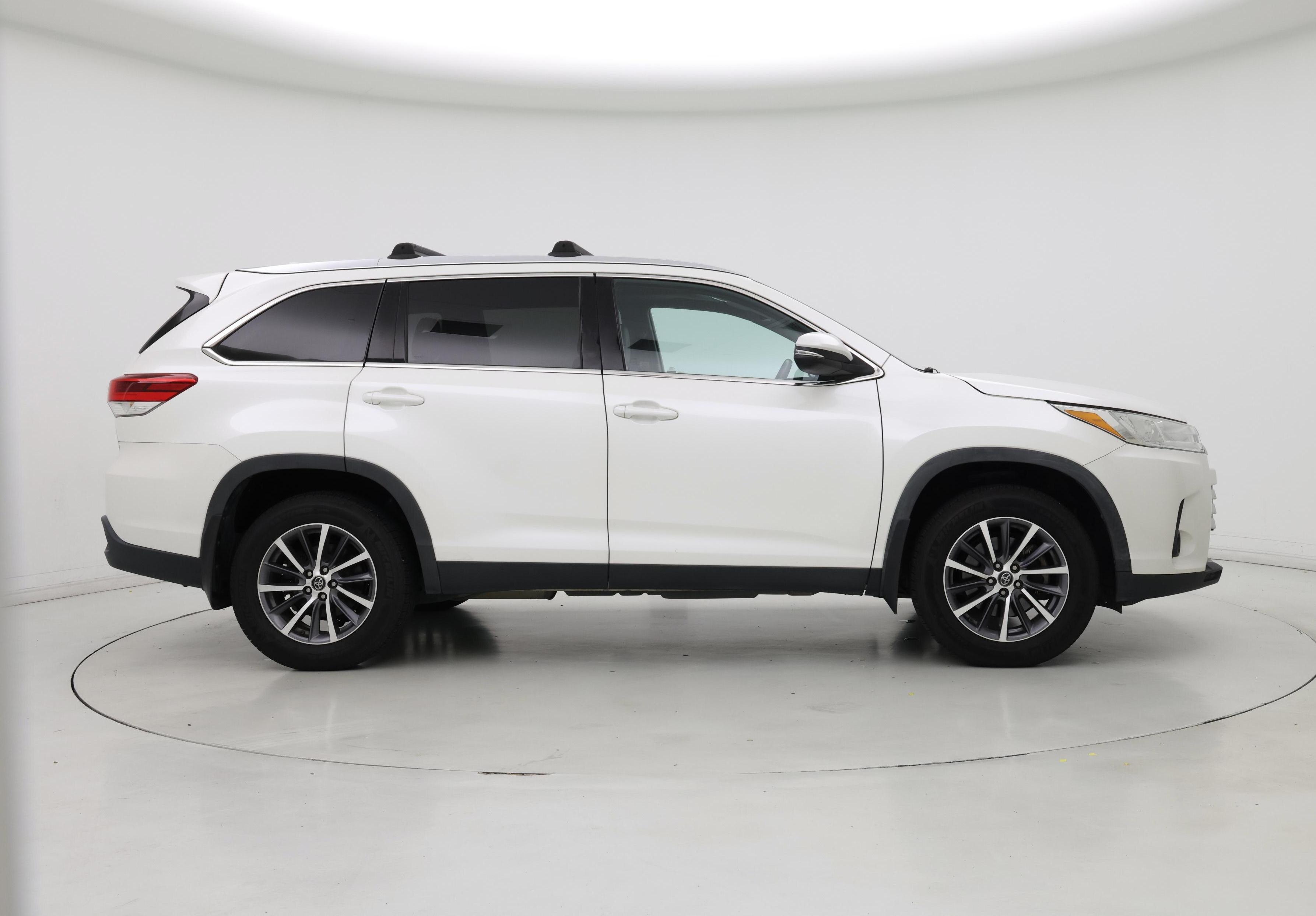 Thumbnail: 2019 Toyota Highlander - 7