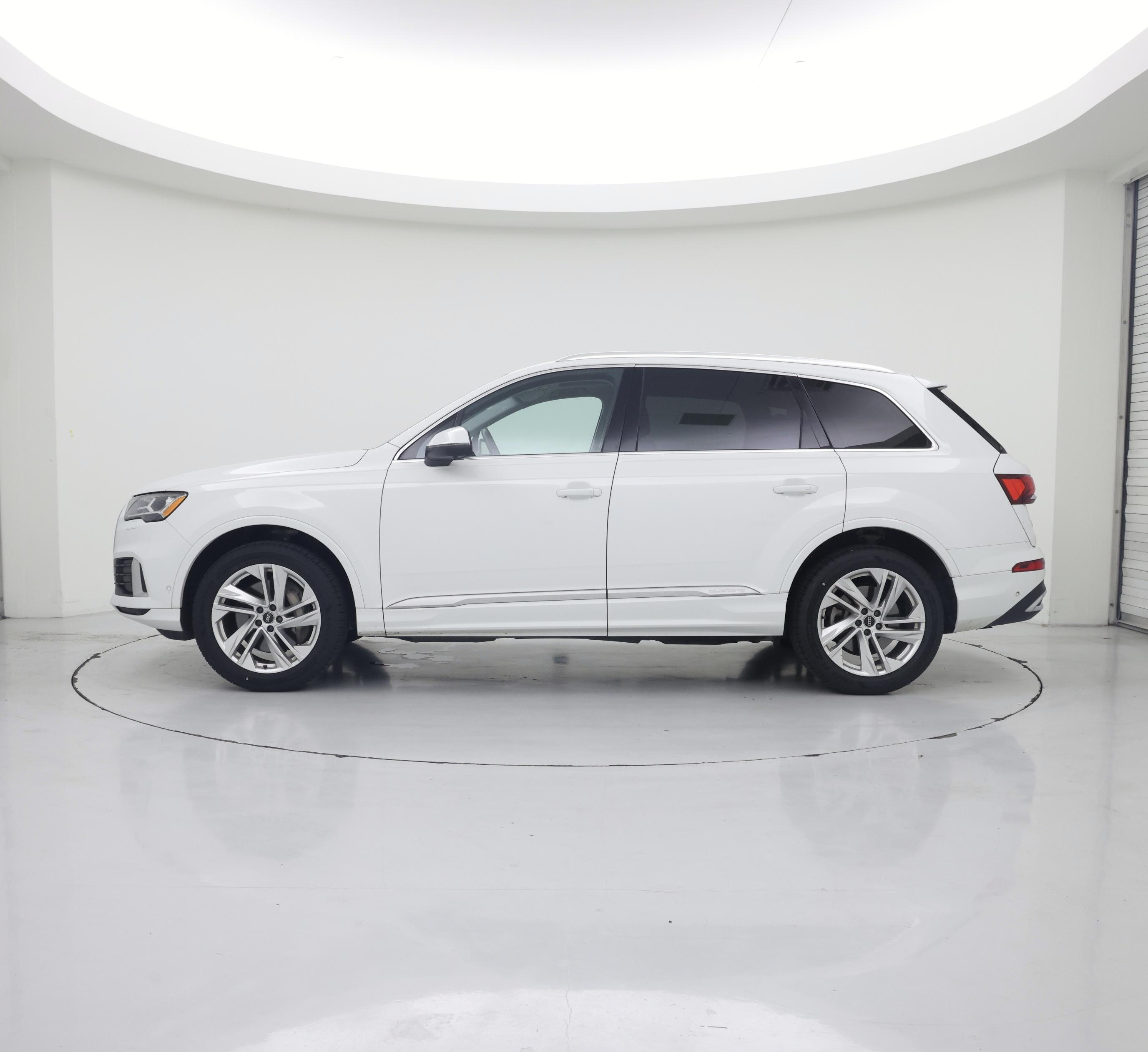 Thumbnail: 2021 Audi Q7 - 3