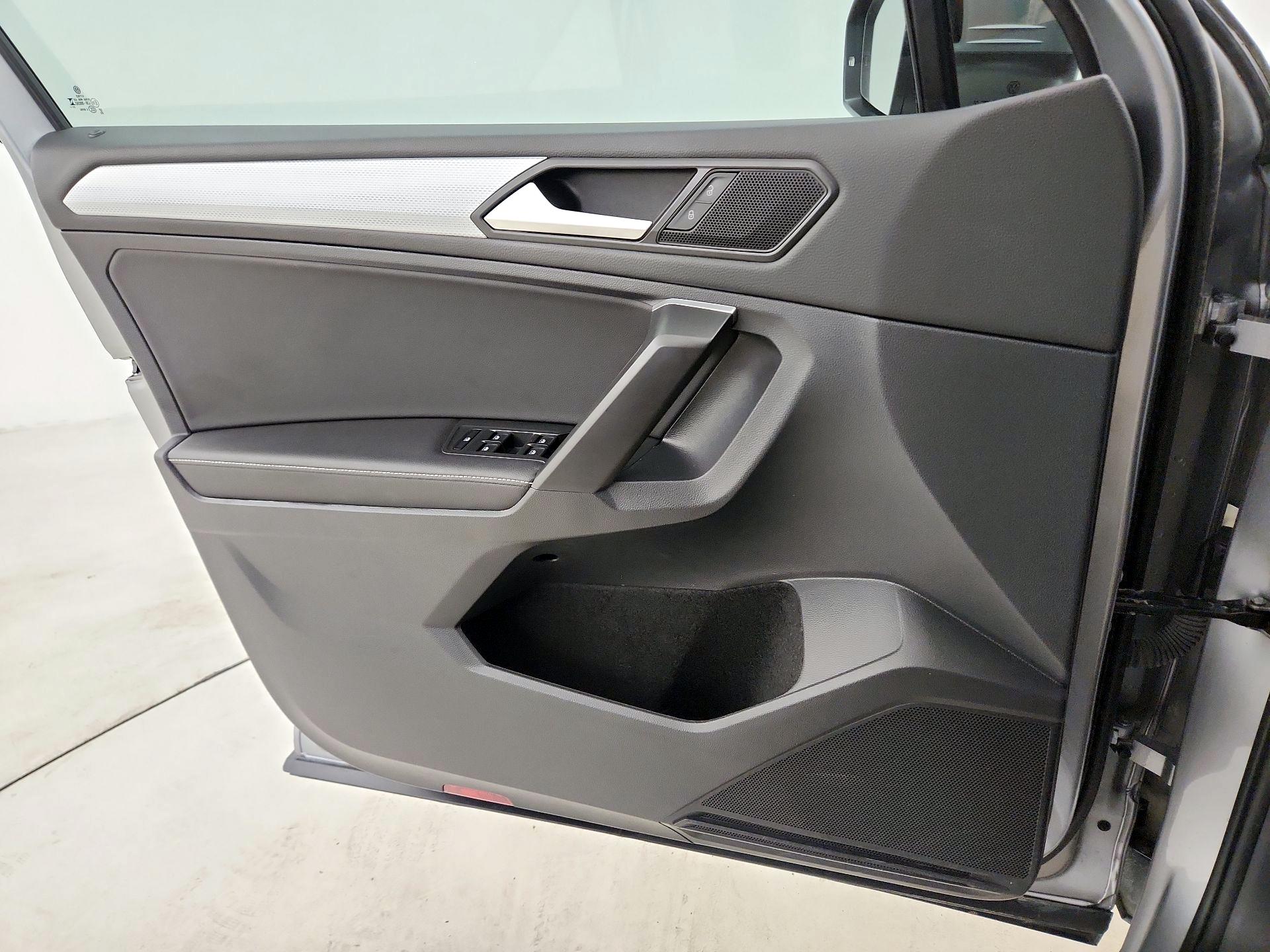 Thumbnail: 2024 Volkswagen Tiguan - 12
