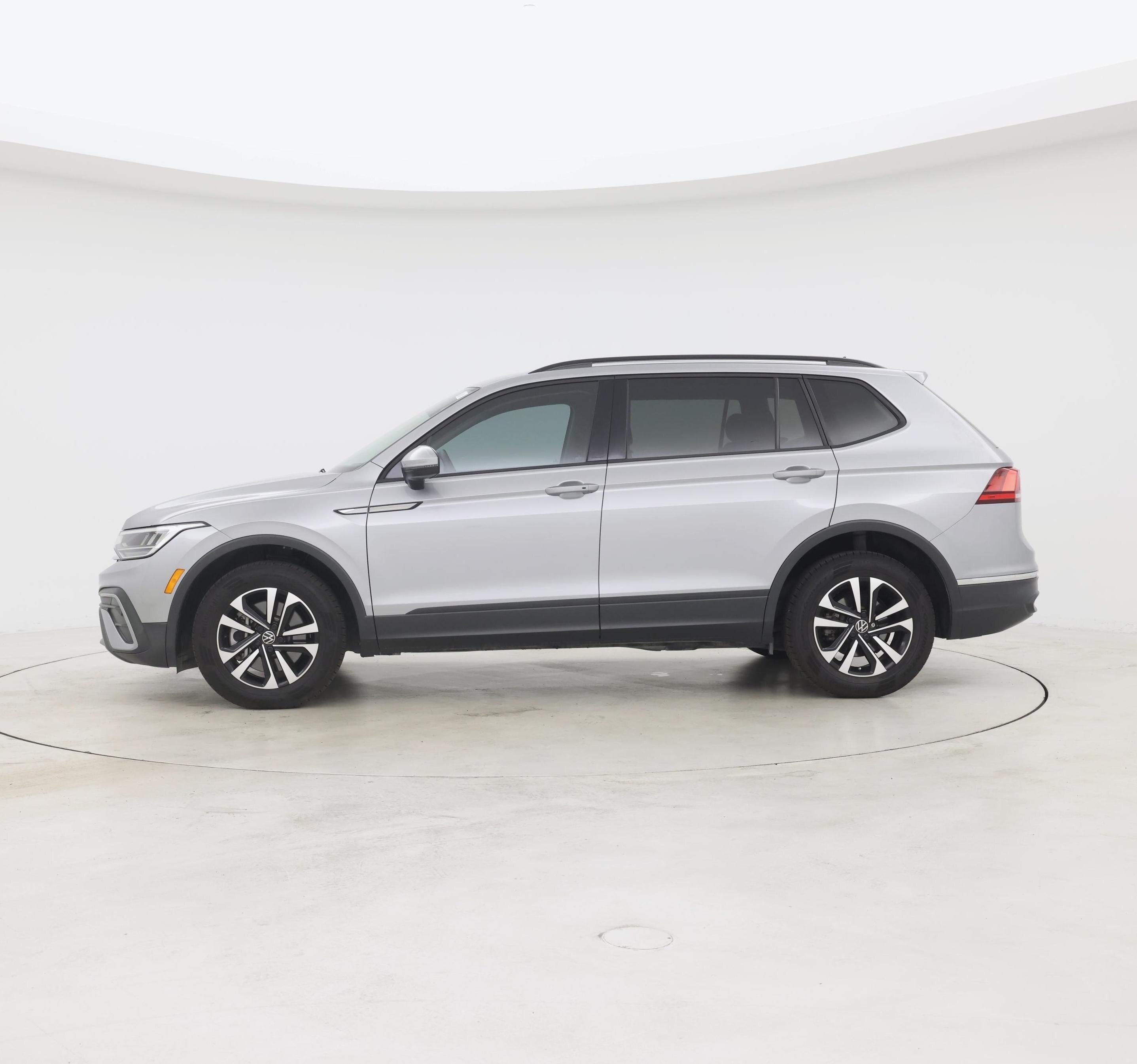 Thumbnail: 2024 Volkswagen Tiguan - 3