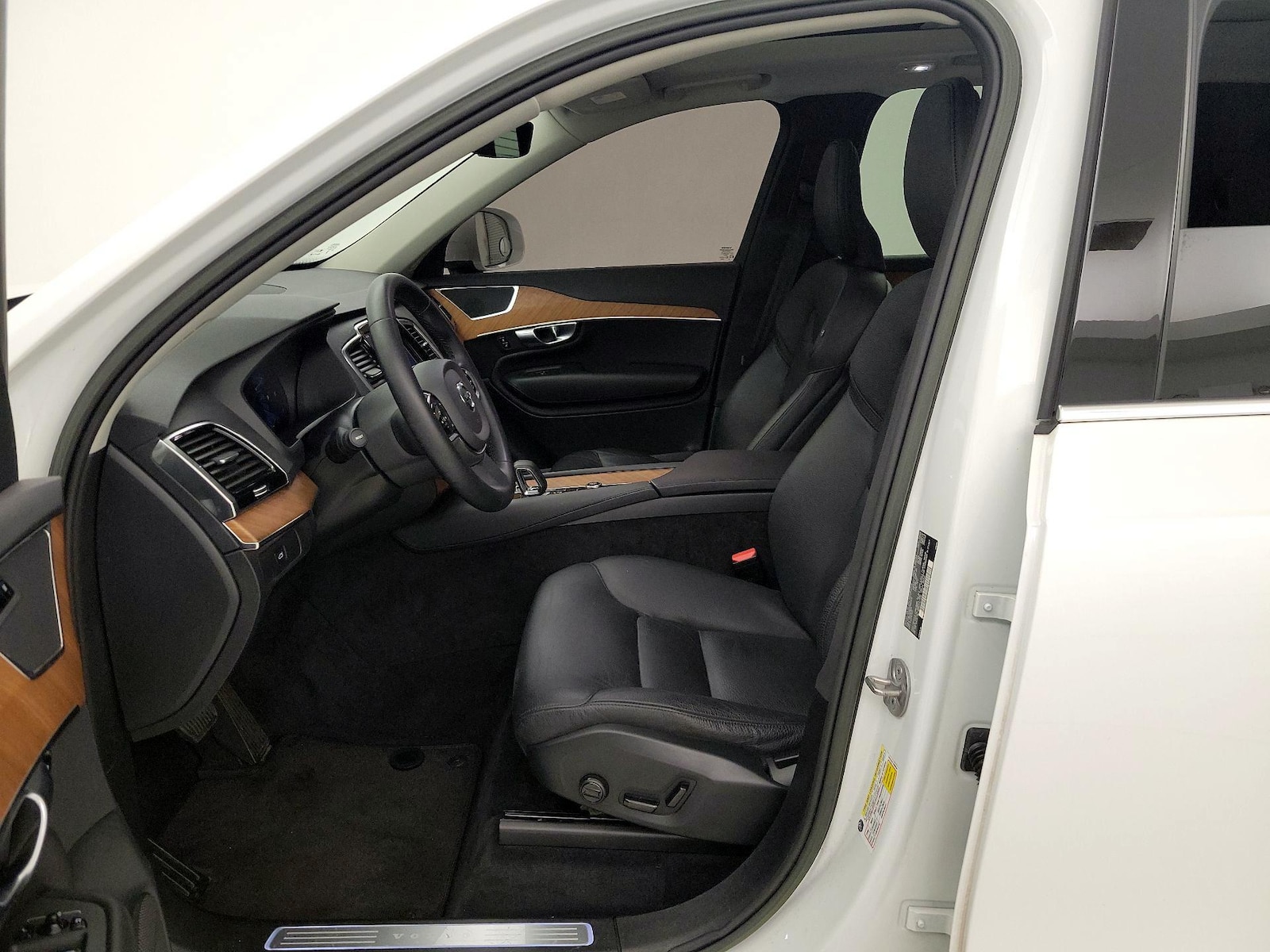 2023 Volvo XC90 Plus - Photo 12