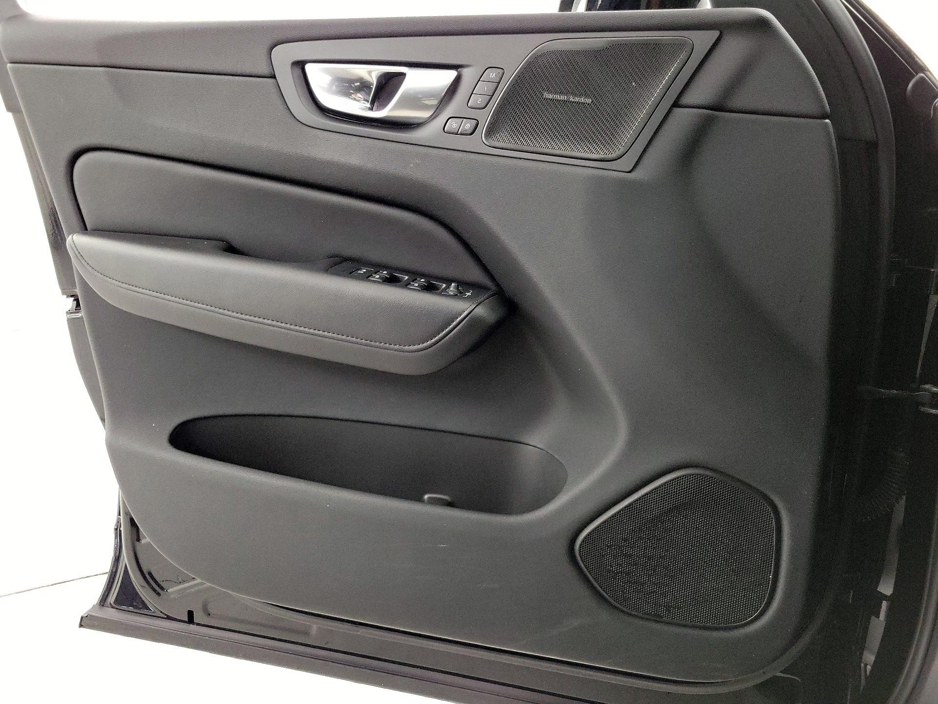 Thumbnail: 2023 Volvo XC60 - 12