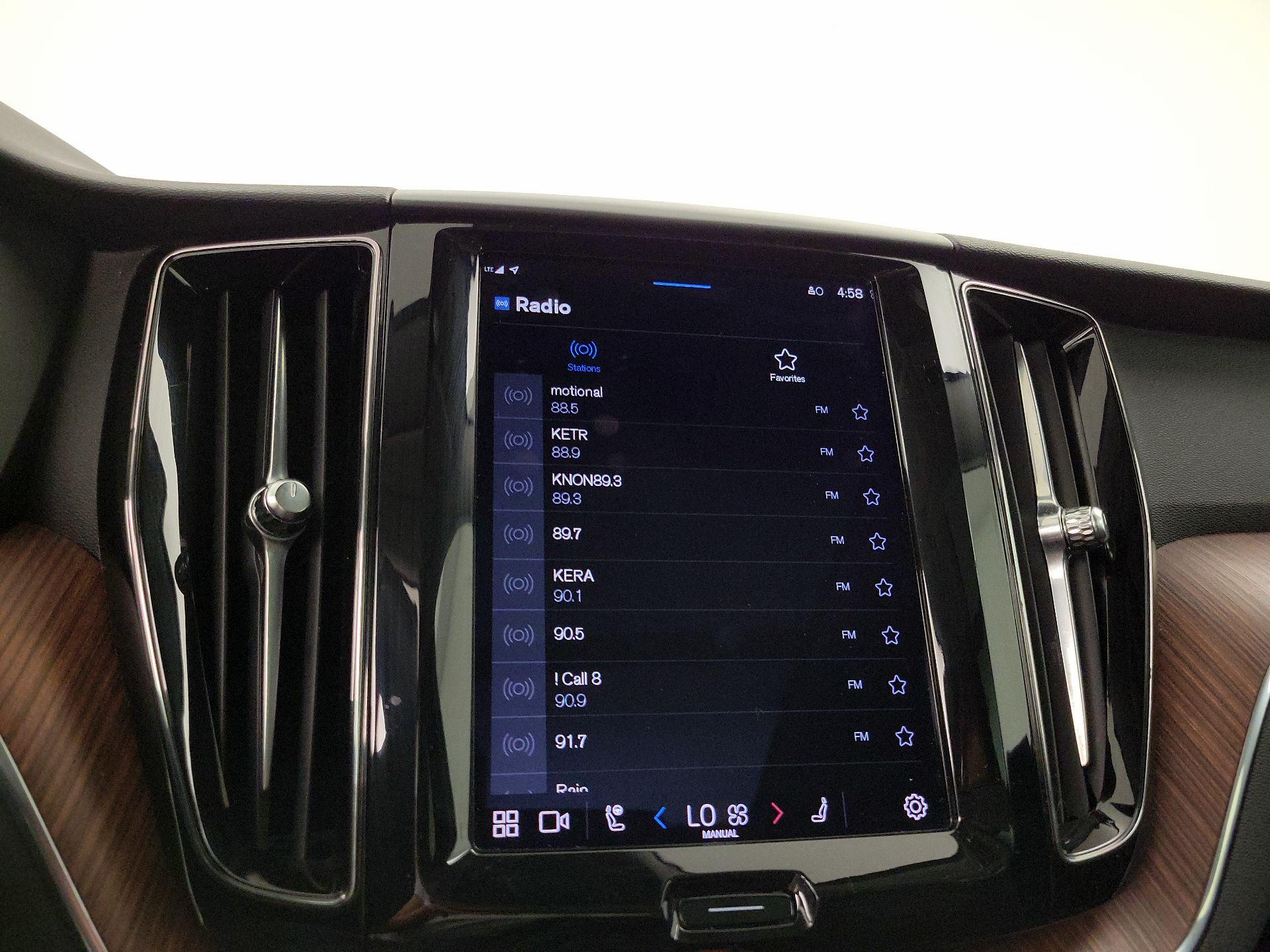 Thumbnail: 2023 Volvo XC60 - 16