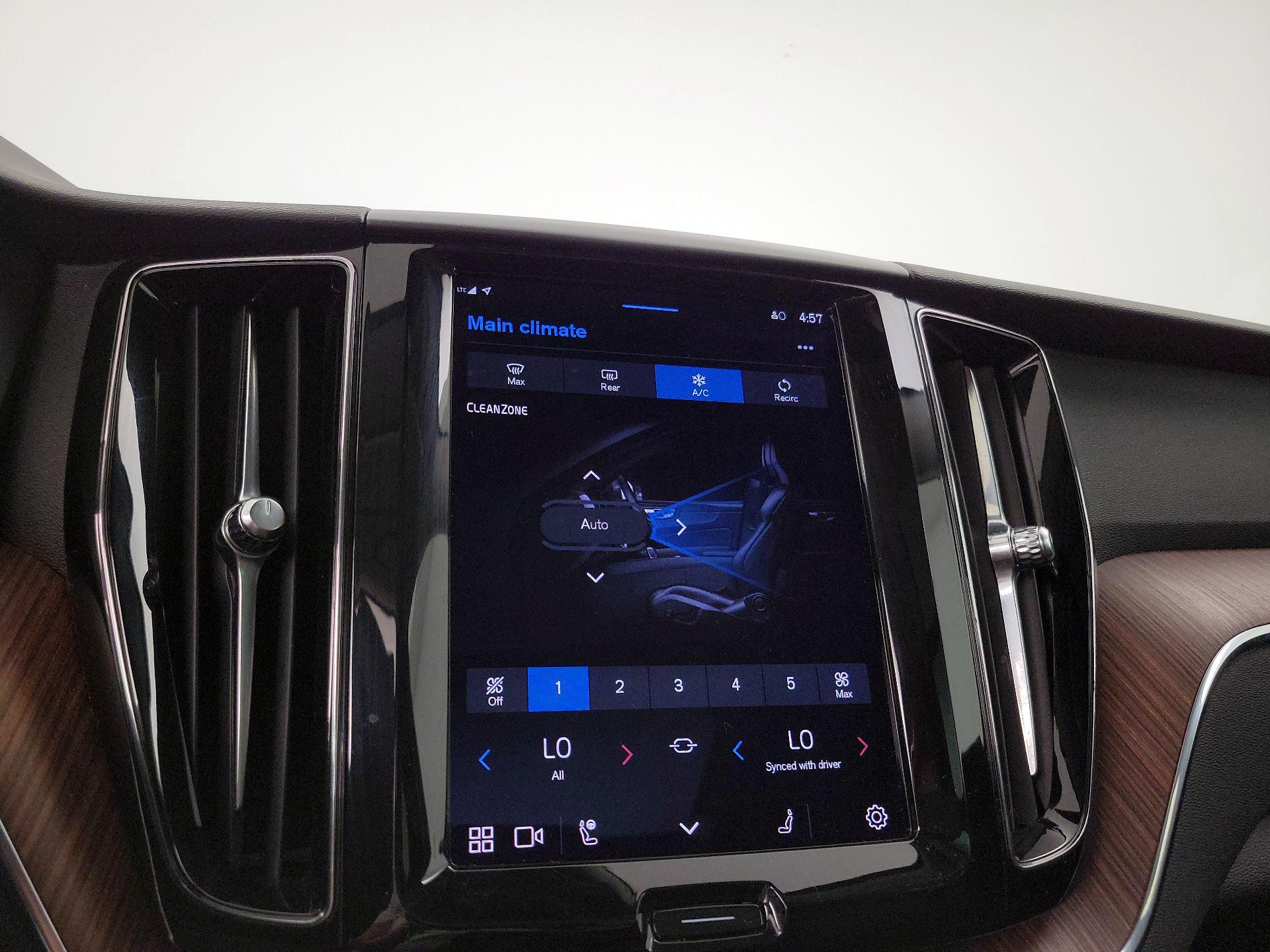 Thumbnail: 2023 Volvo XC60 - 17