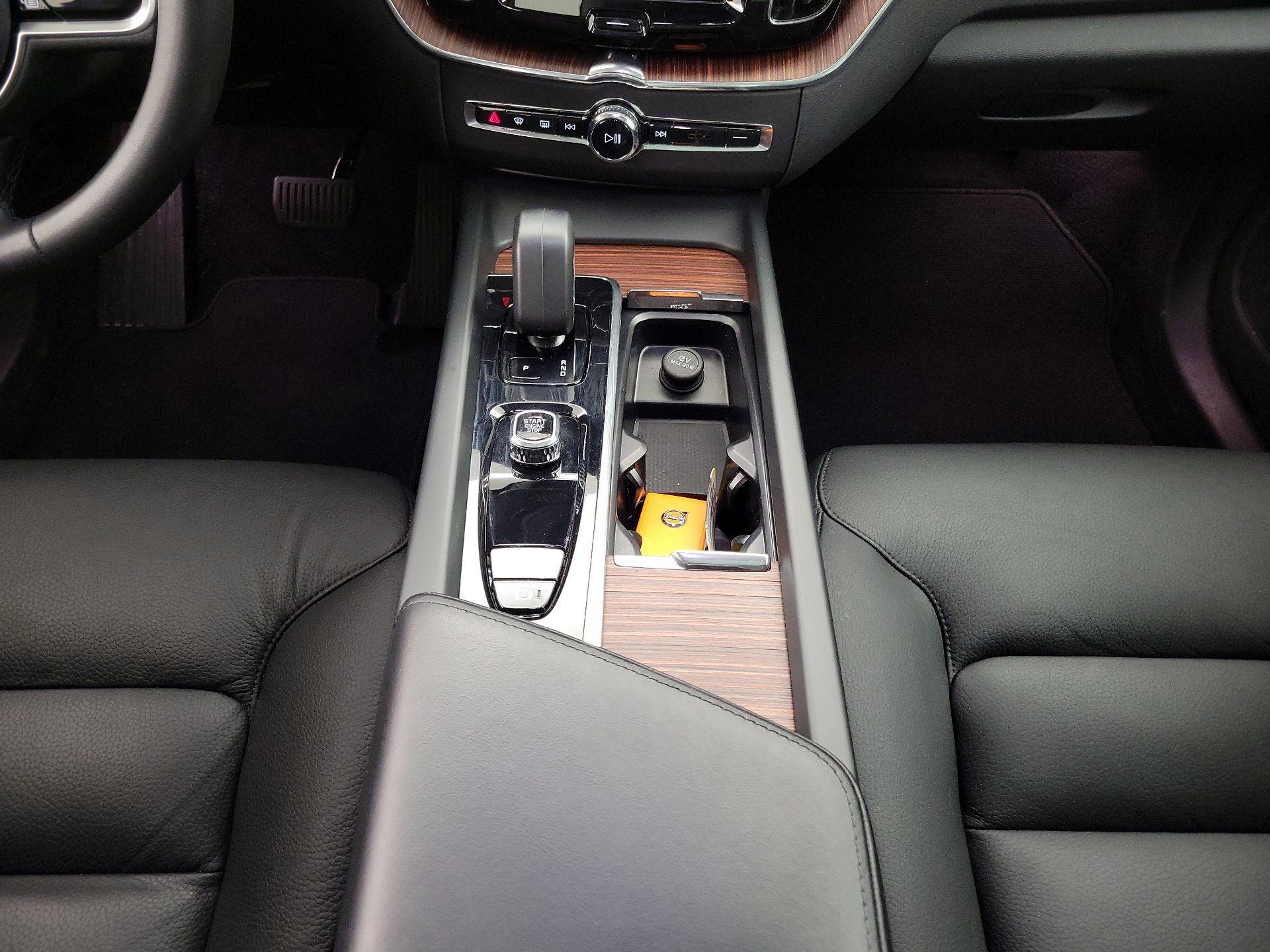 Thumbnail: 2023 Volvo XC60 - 18