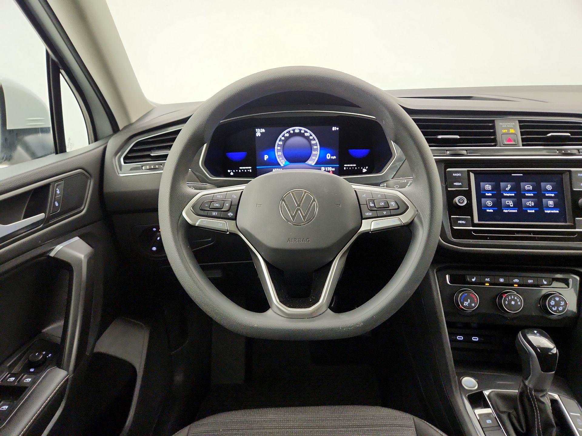 Thumbnail: 2022 Volkswagen Tiguan - 10