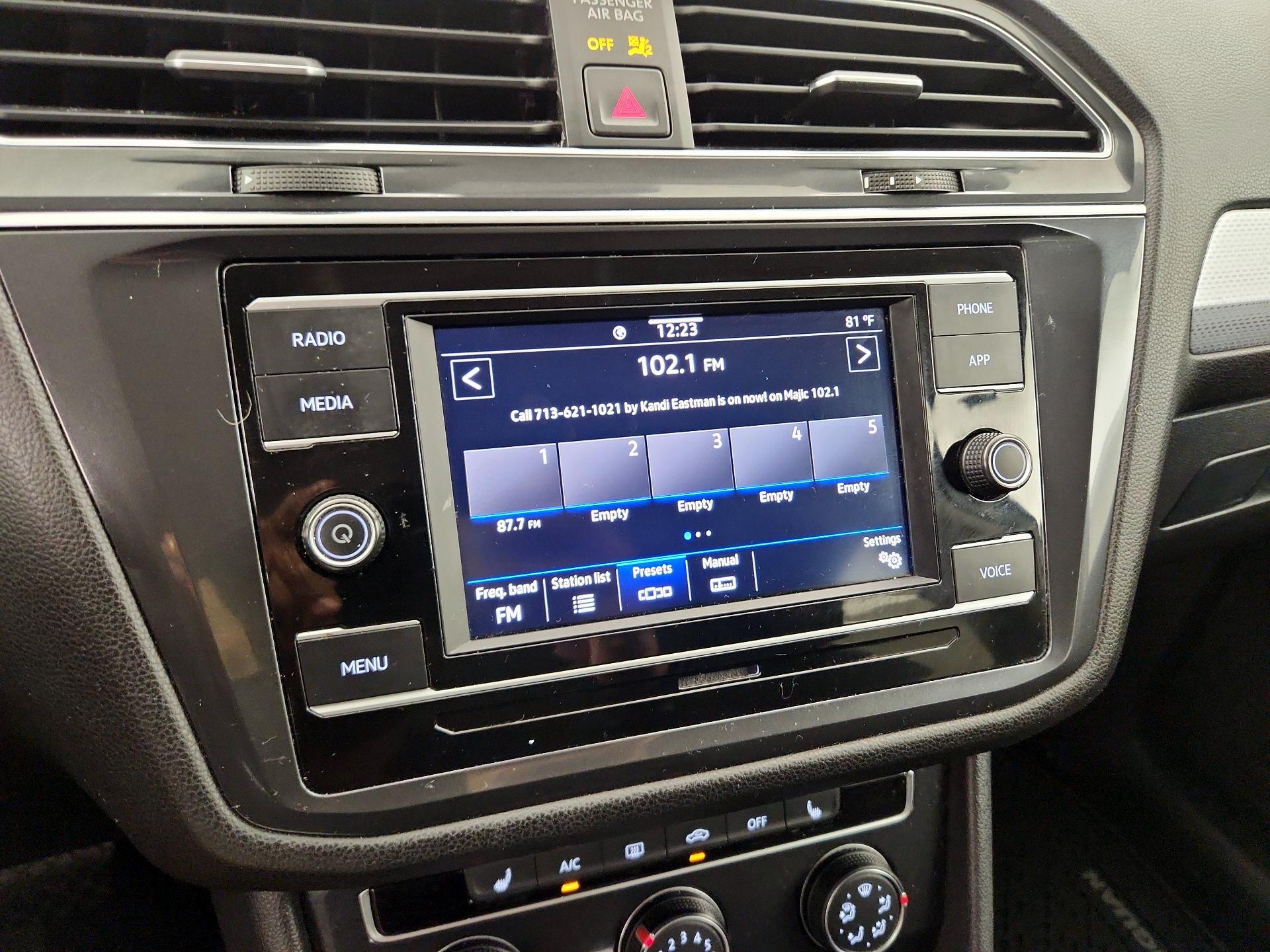 Thumbnail: 2022 Volkswagen Tiguan - 15