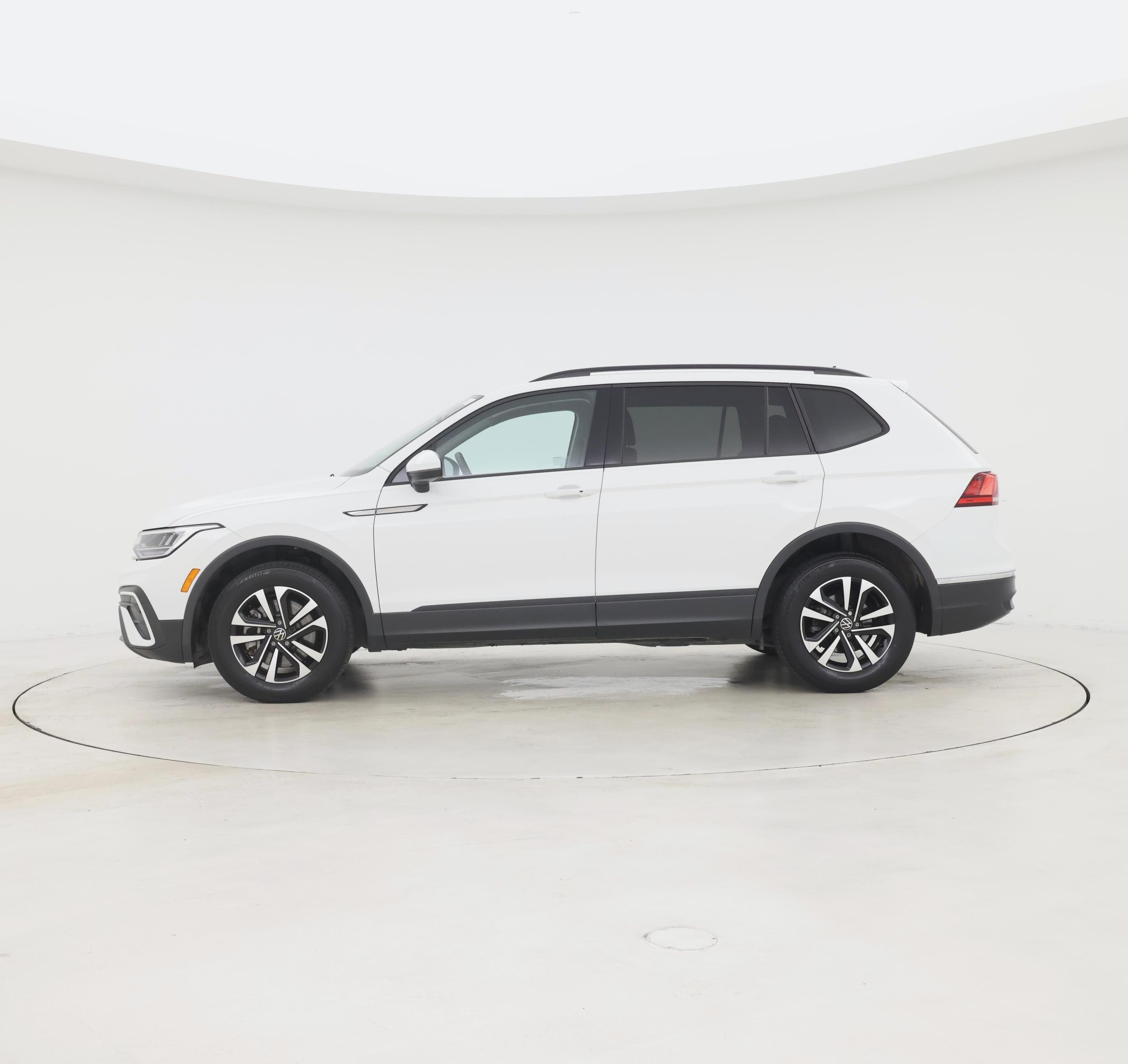 Thumbnail: 2022 Volkswagen Tiguan - 3