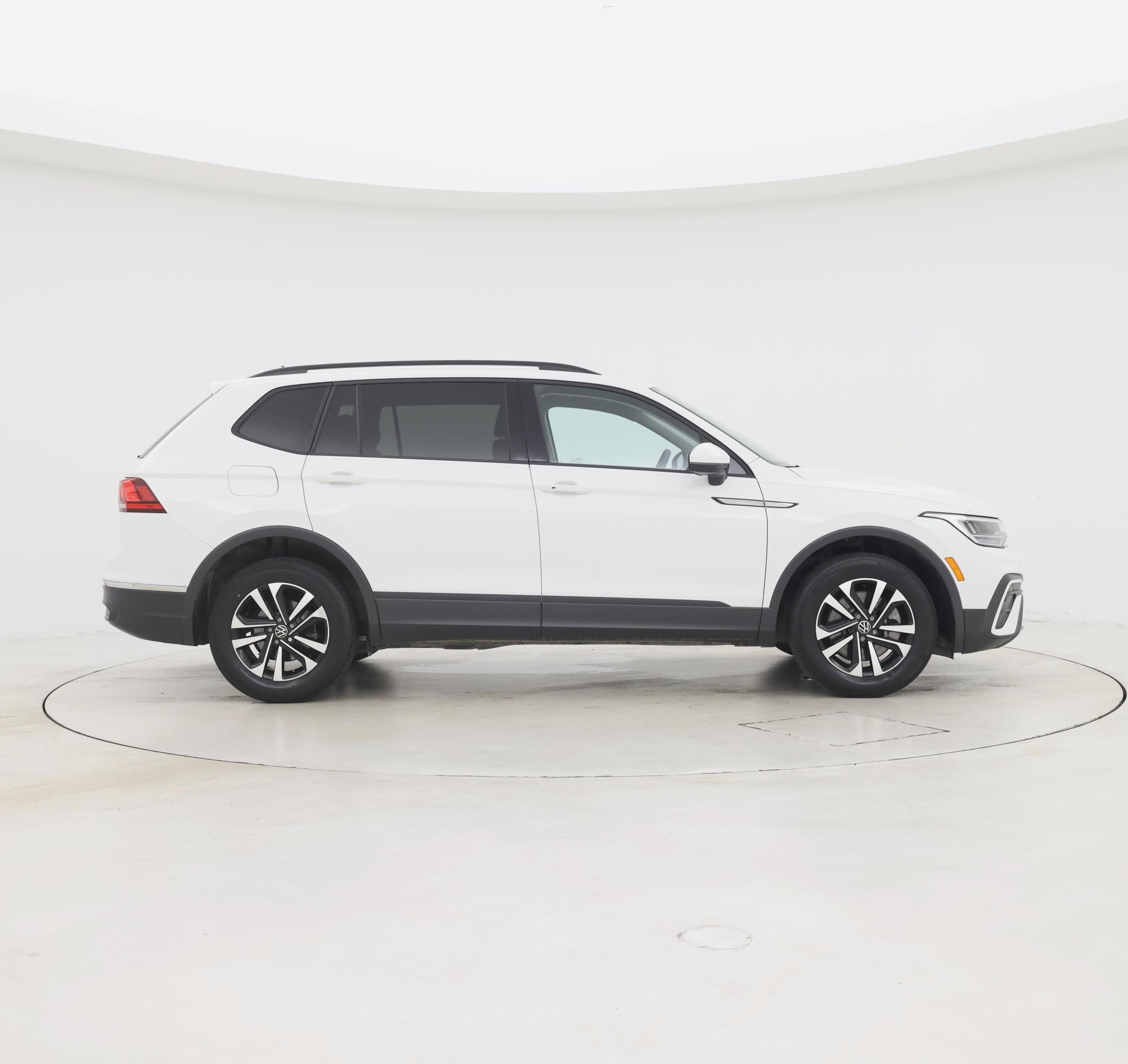 Thumbnail: 2022 Volkswagen Tiguan - 7