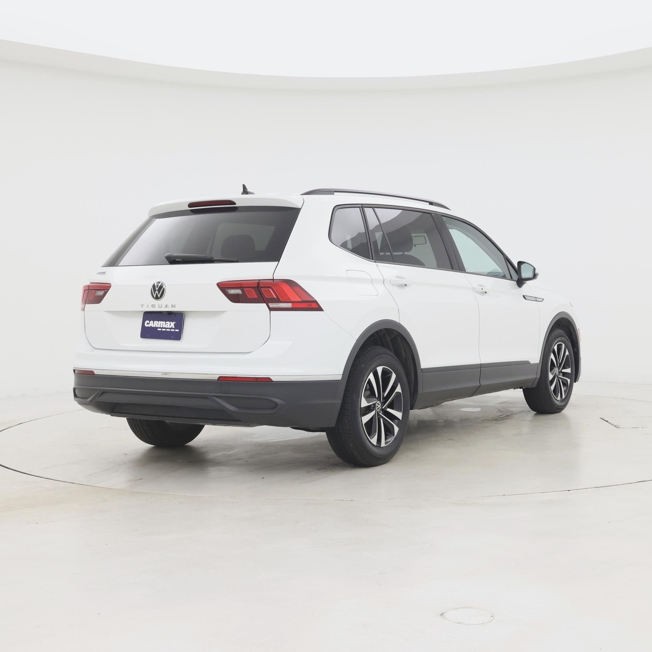 Thumbnail: 2022 Volkswagen Tiguan - 8