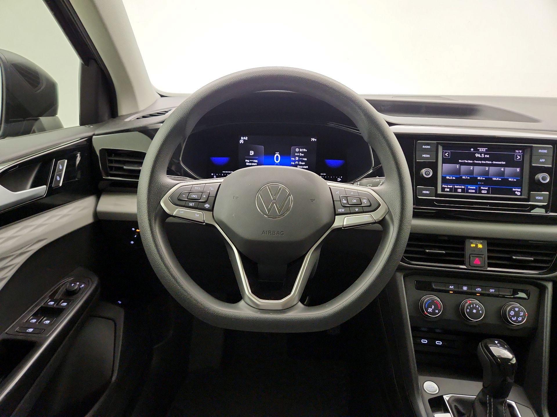 Thumbnail: 2022 Volkswagen Taos - 10
