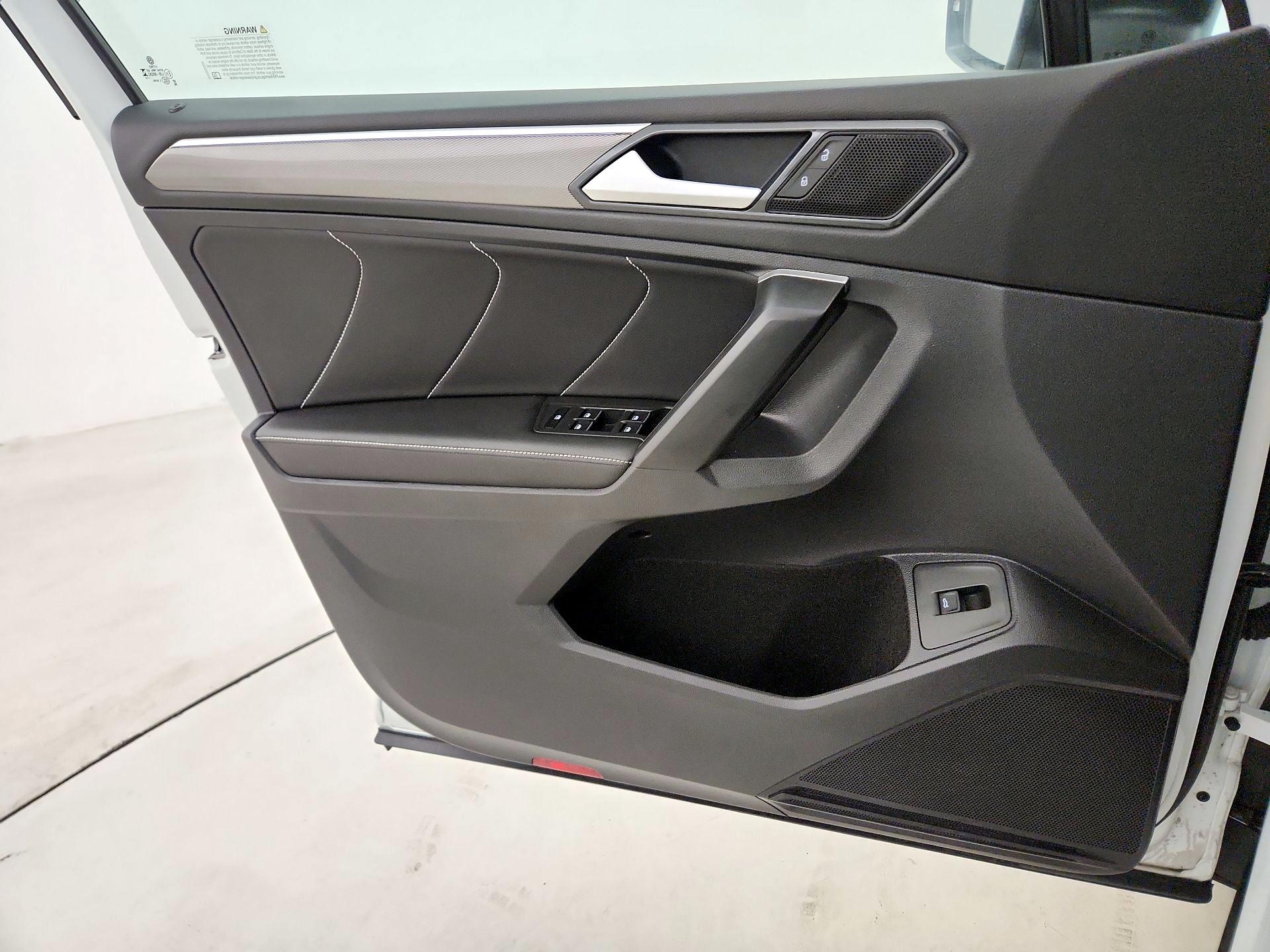 Thumbnail: 2024 Volkswagen Tiguan - 12