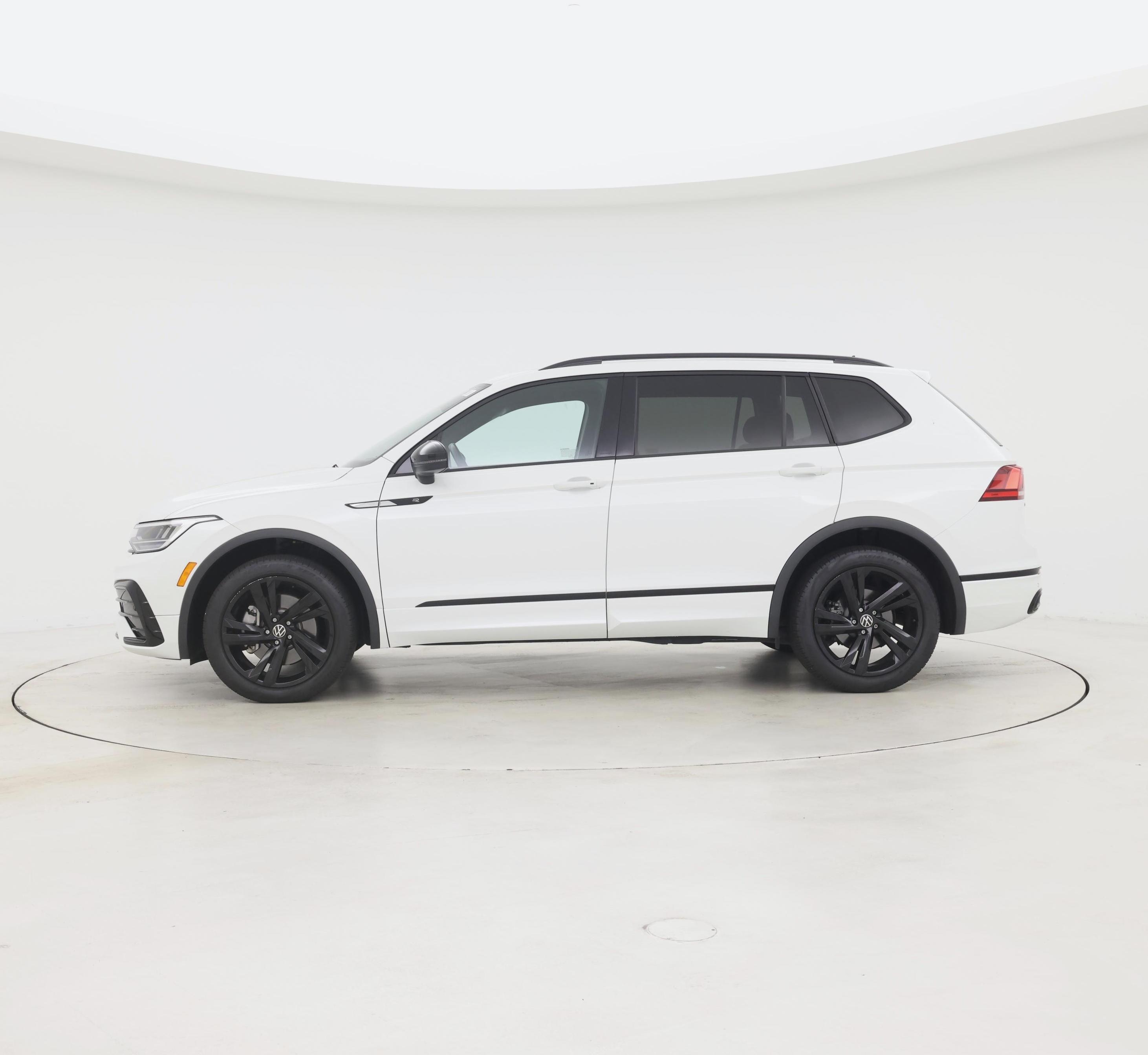 Thumbnail: 2024 Volkswagen Tiguan - 3