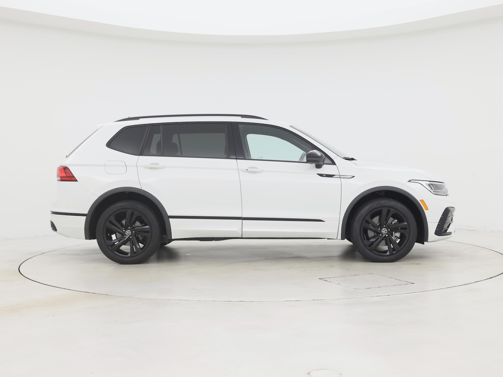2024 Volkswagen Tiguan SE R-LINE BLACK - Photo 8