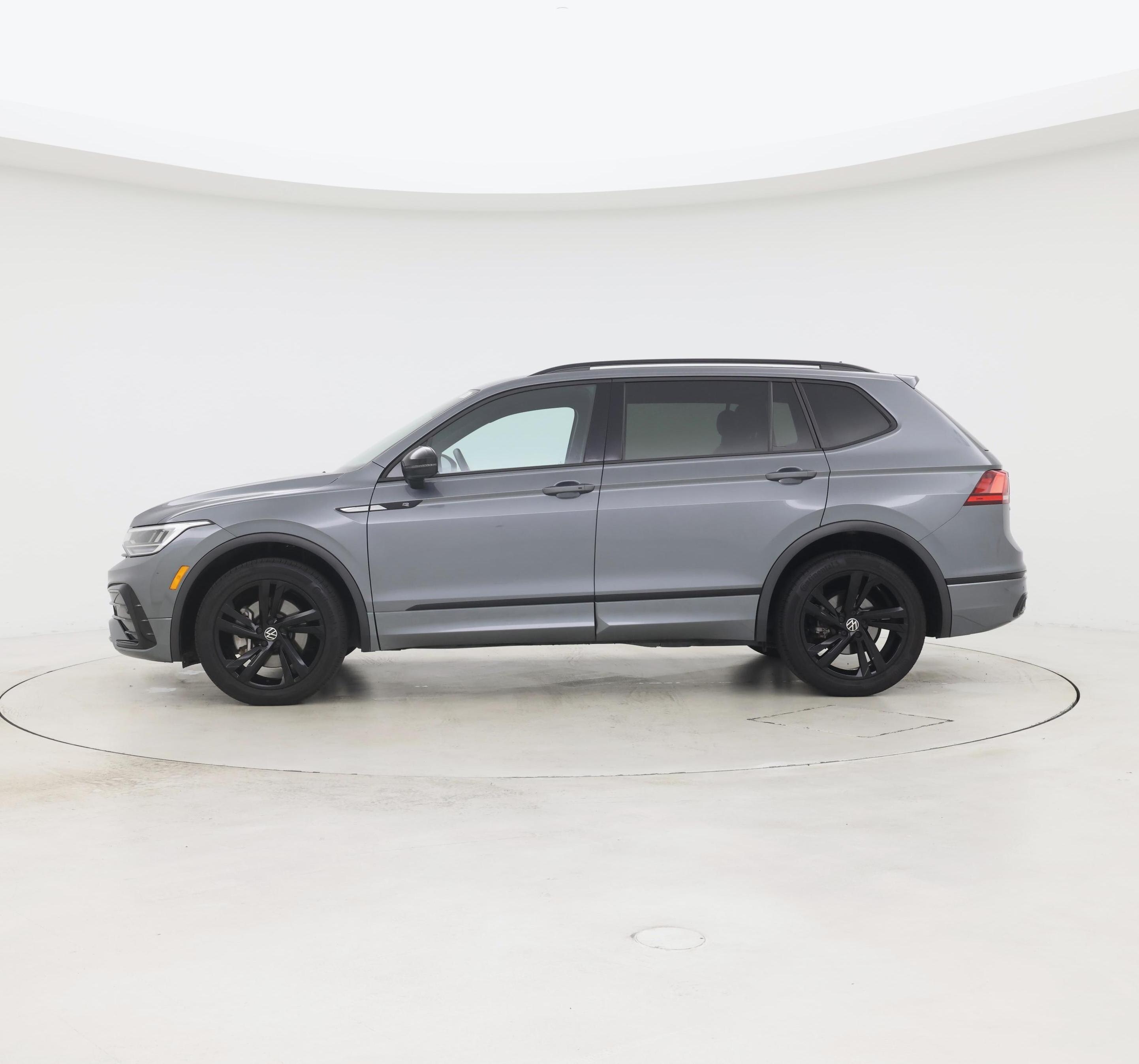 Thumbnail: 2023 Volkswagen Tiguan - 3