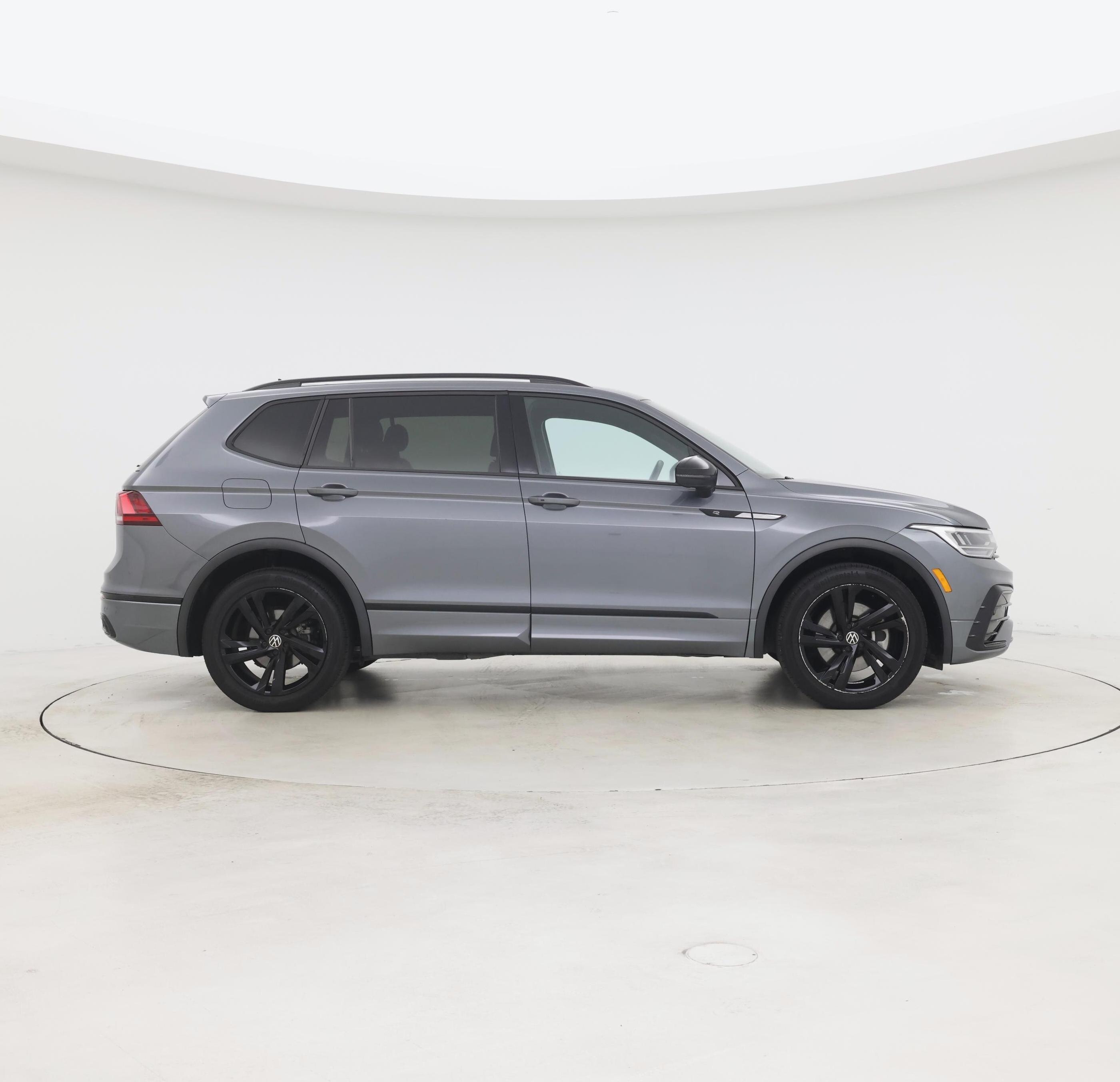 Thumbnail: 2023 Volkswagen Tiguan - 7