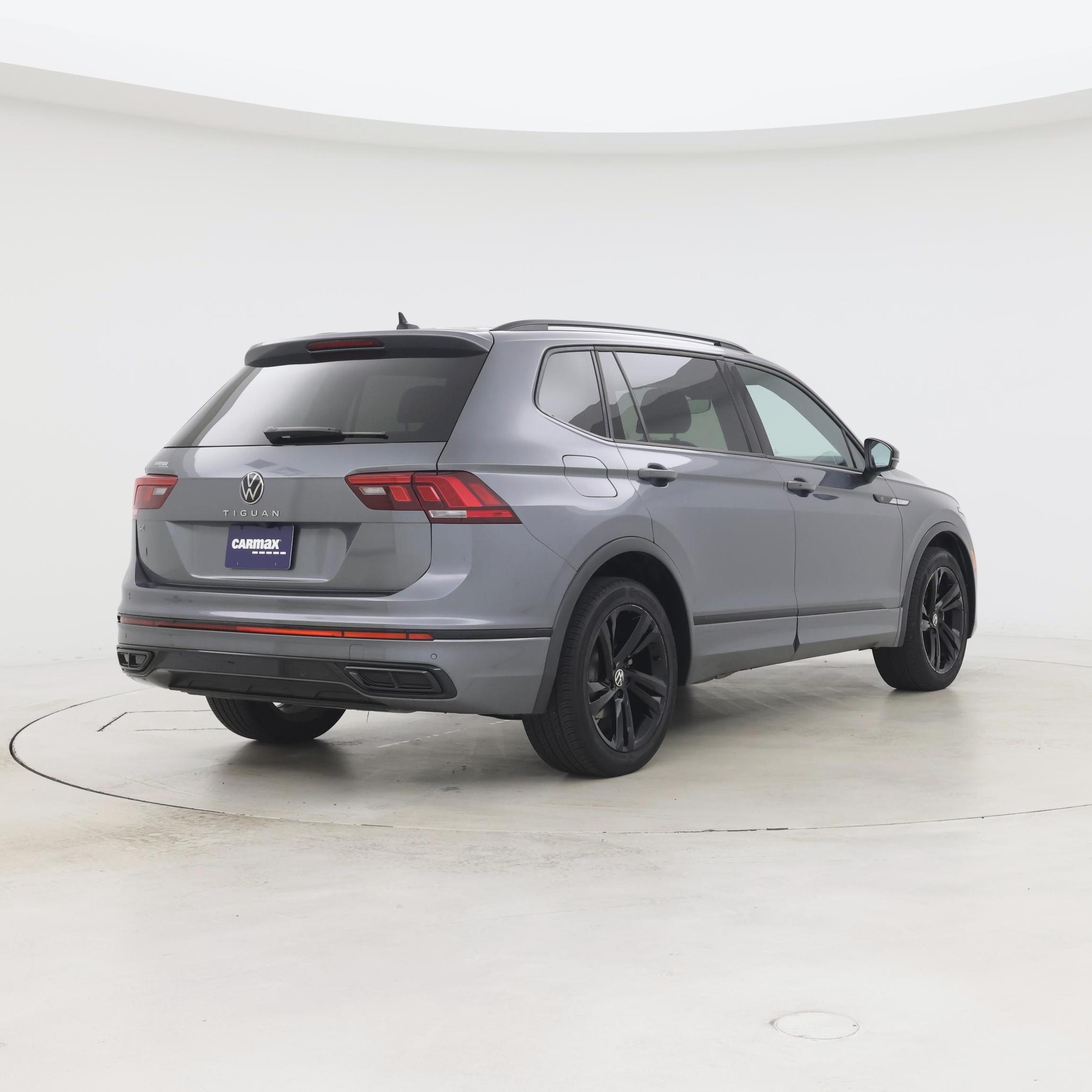 Thumbnail: 2023 Volkswagen Tiguan - 8