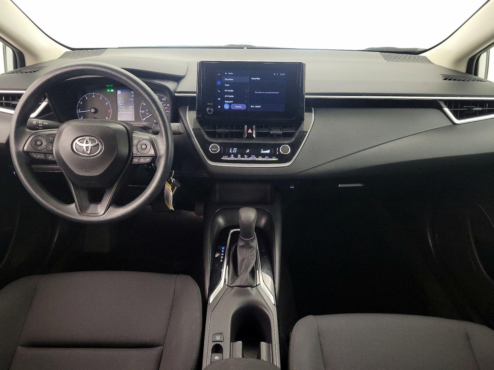 2024 Toyota Corolla LE - Photo 10