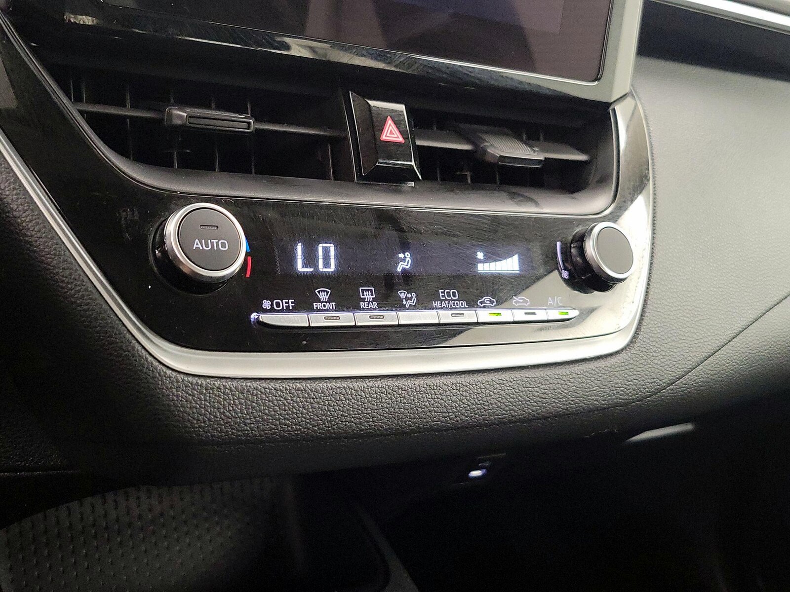 2024 Toyota Corolla LE - Photo 17