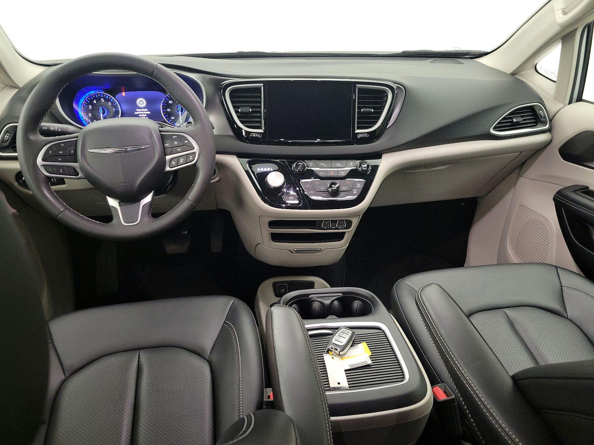 Thumbnail: 2024 Chrysler Pacifica - 9