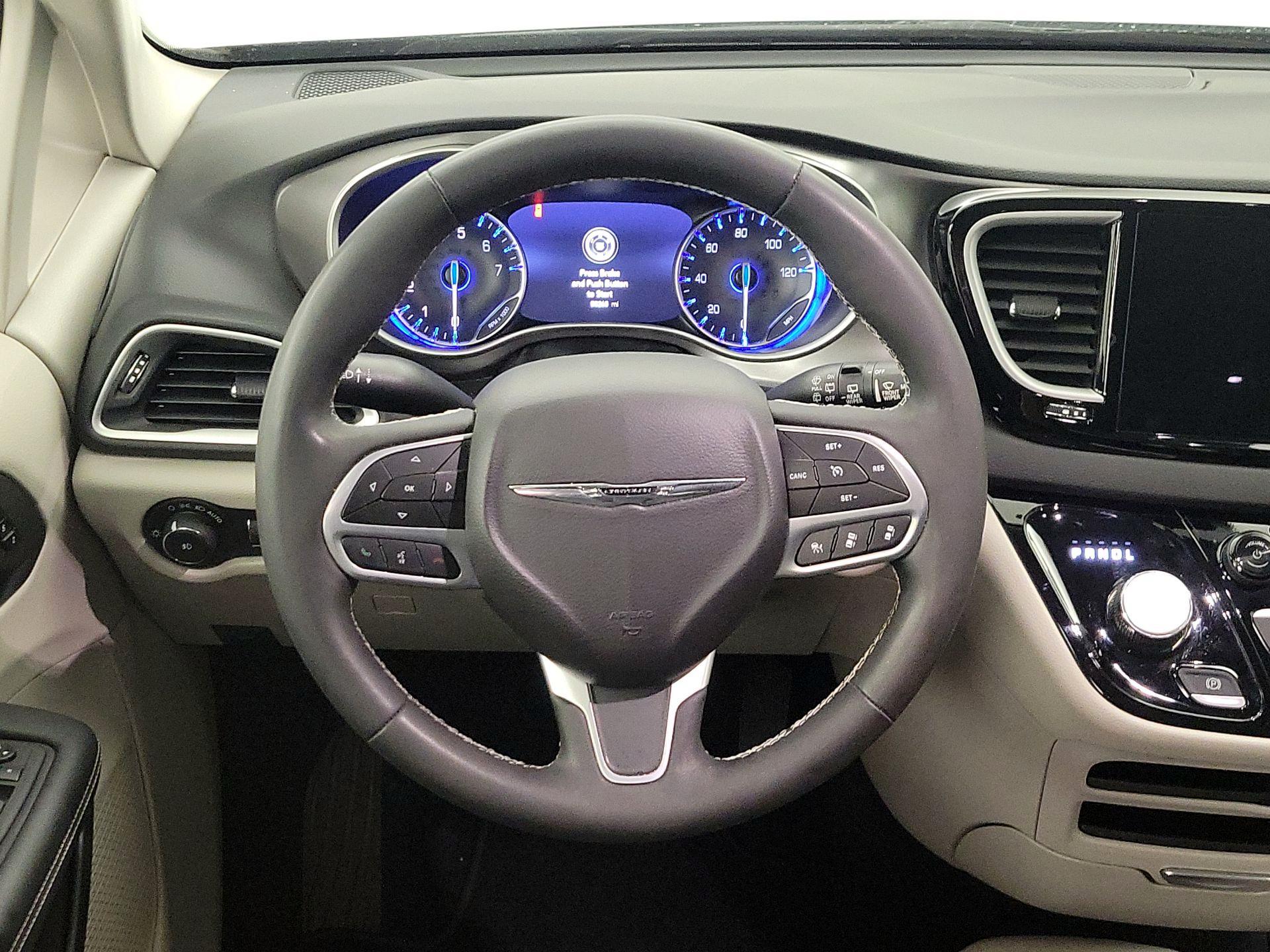 Thumbnail: 2024 Chrysler Pacifica - 10