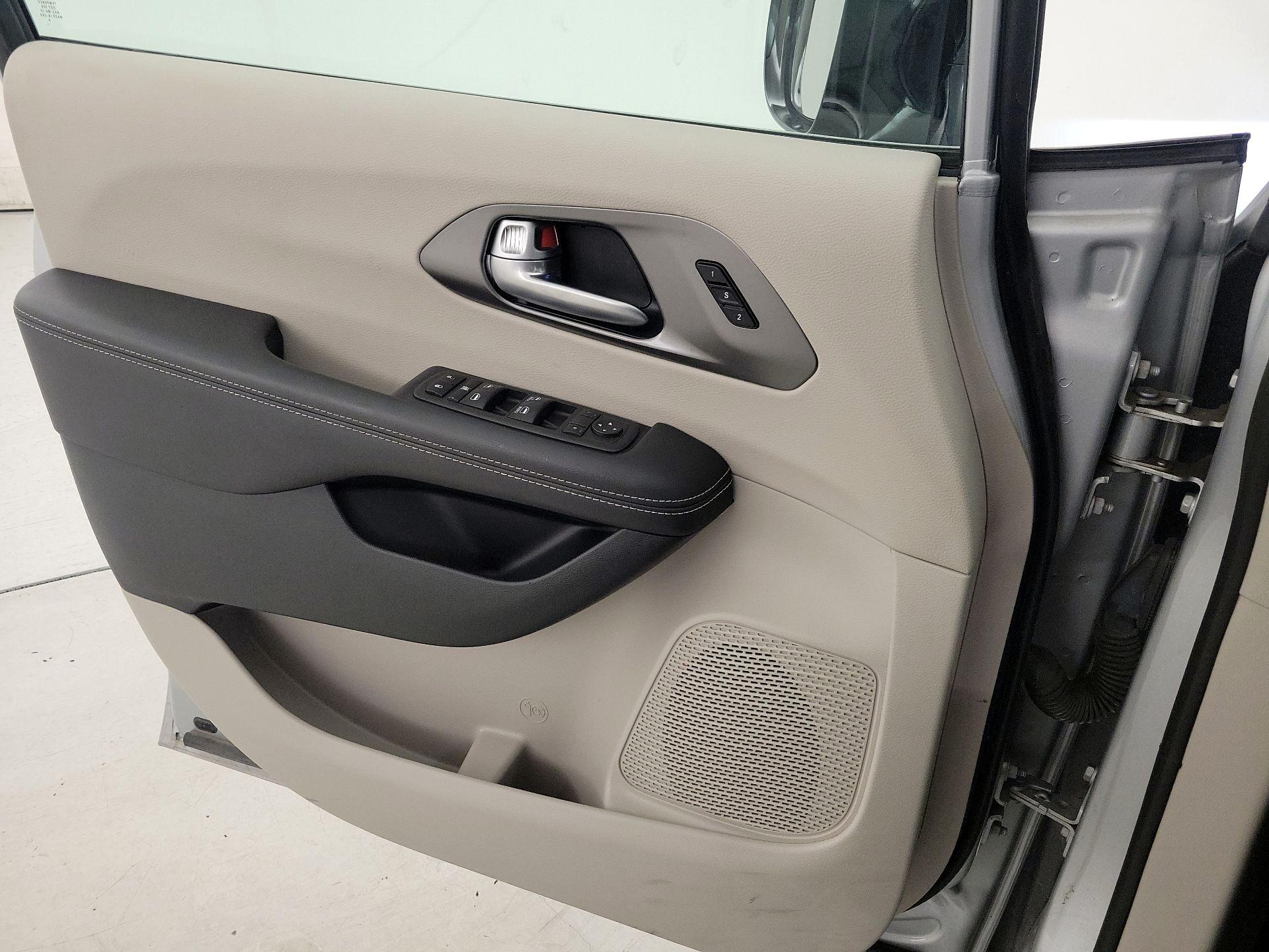 Thumbnail: 2024 Chrysler Pacifica - 12