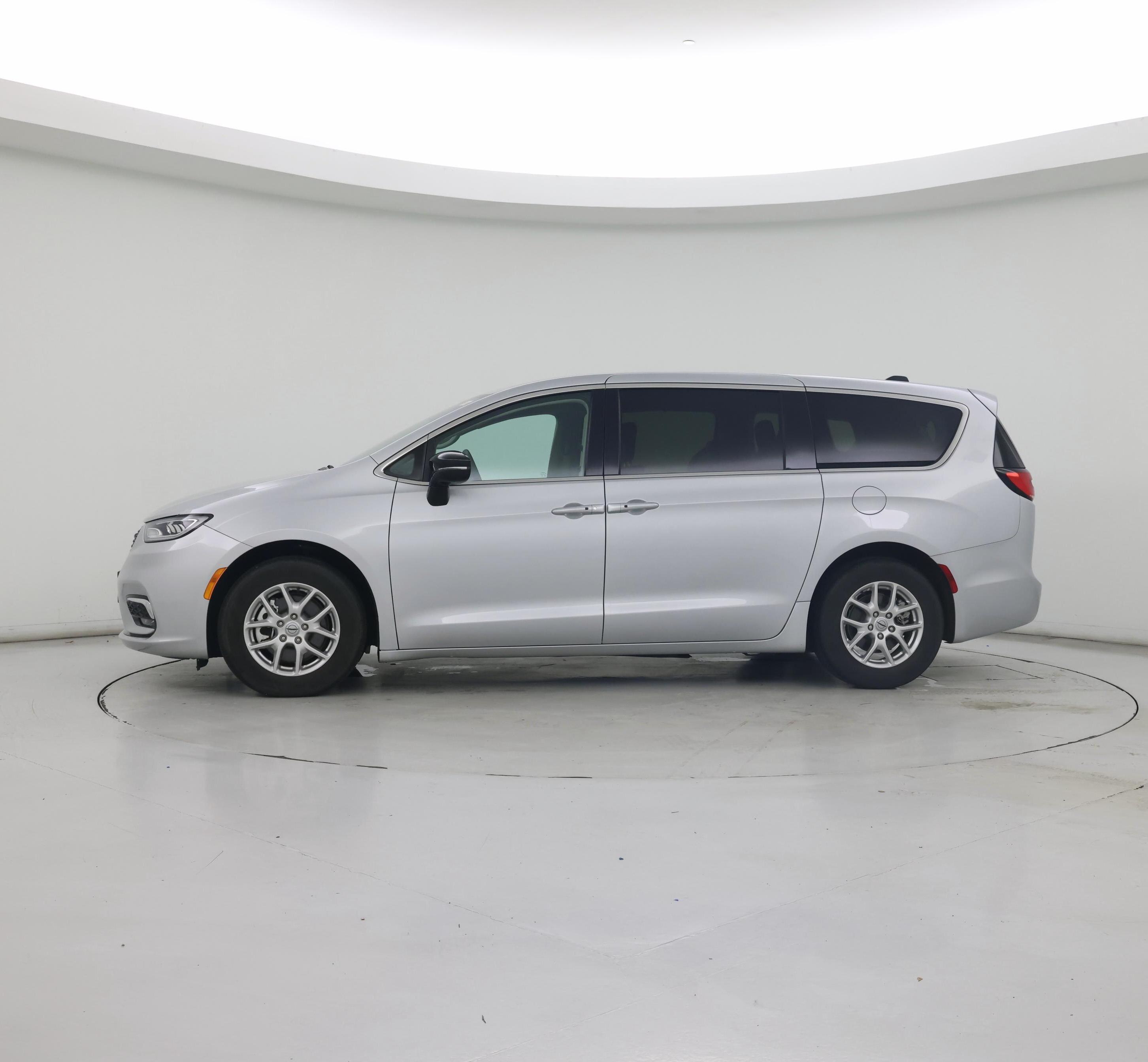 Thumbnail: 2024 Chrysler Pacifica - 3