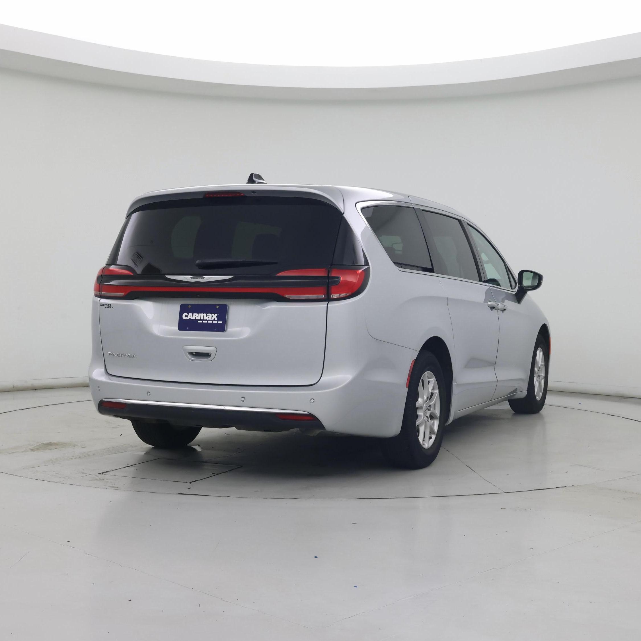 Thumbnail: 2024 Chrysler Pacifica - 8