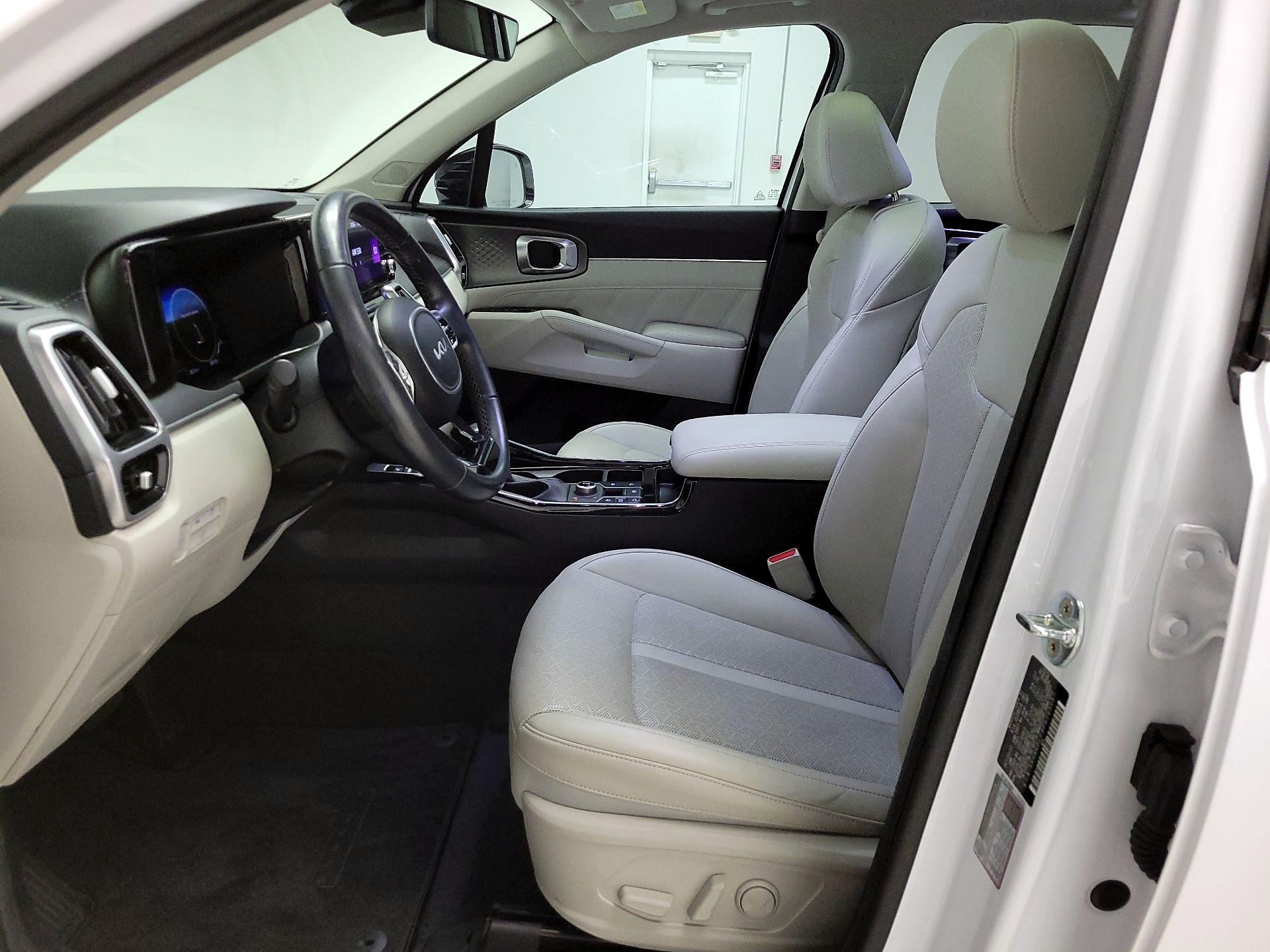 Thumbnail: 2023 Kia Sorento - 11