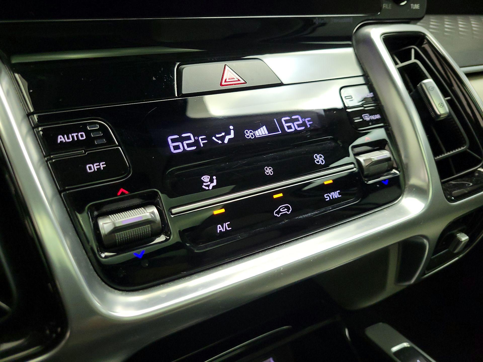 Thumbnail: 2023 Kia Sorento - 17