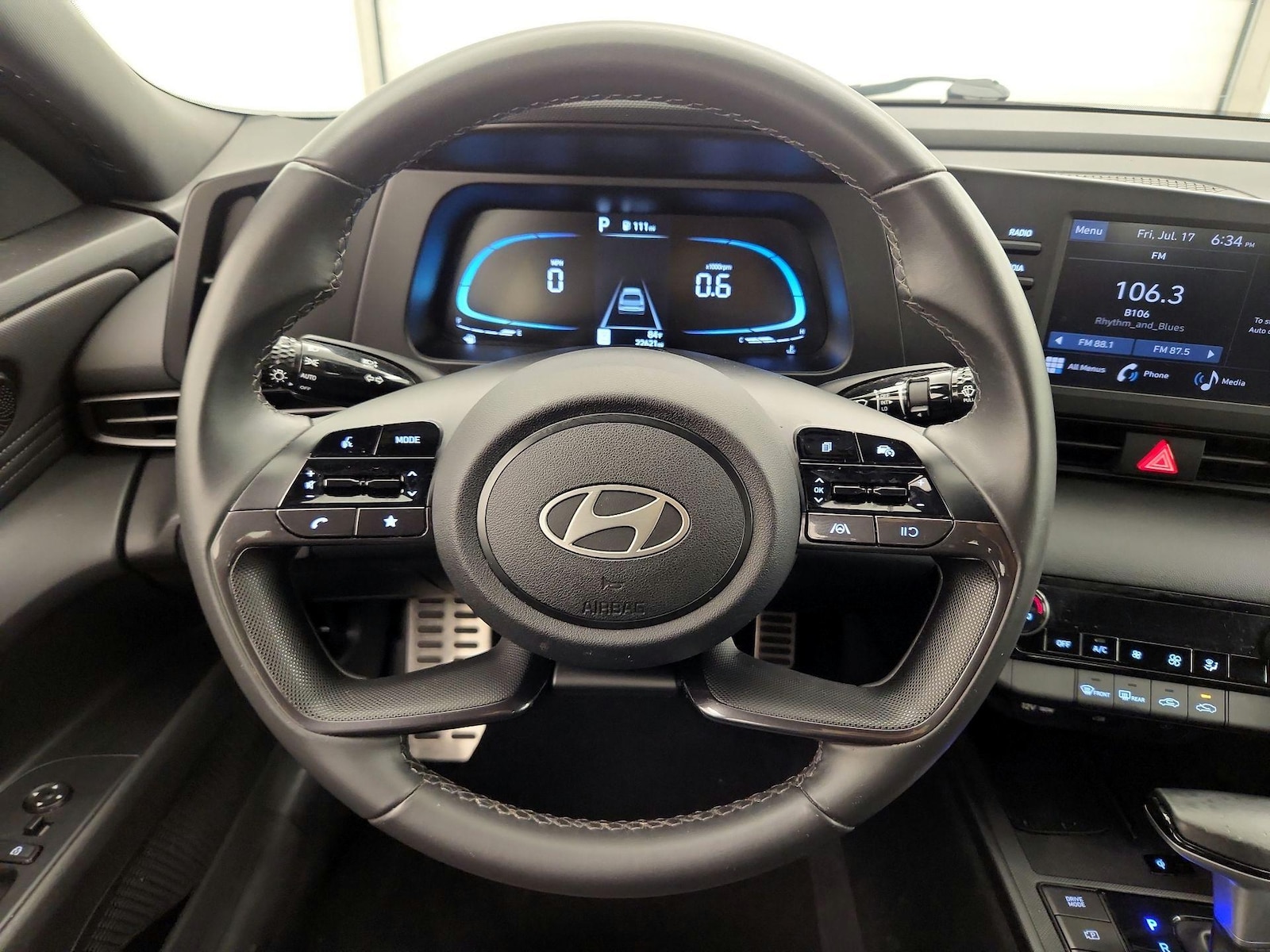2025 Hyundai Elantra SEL - Photo 11