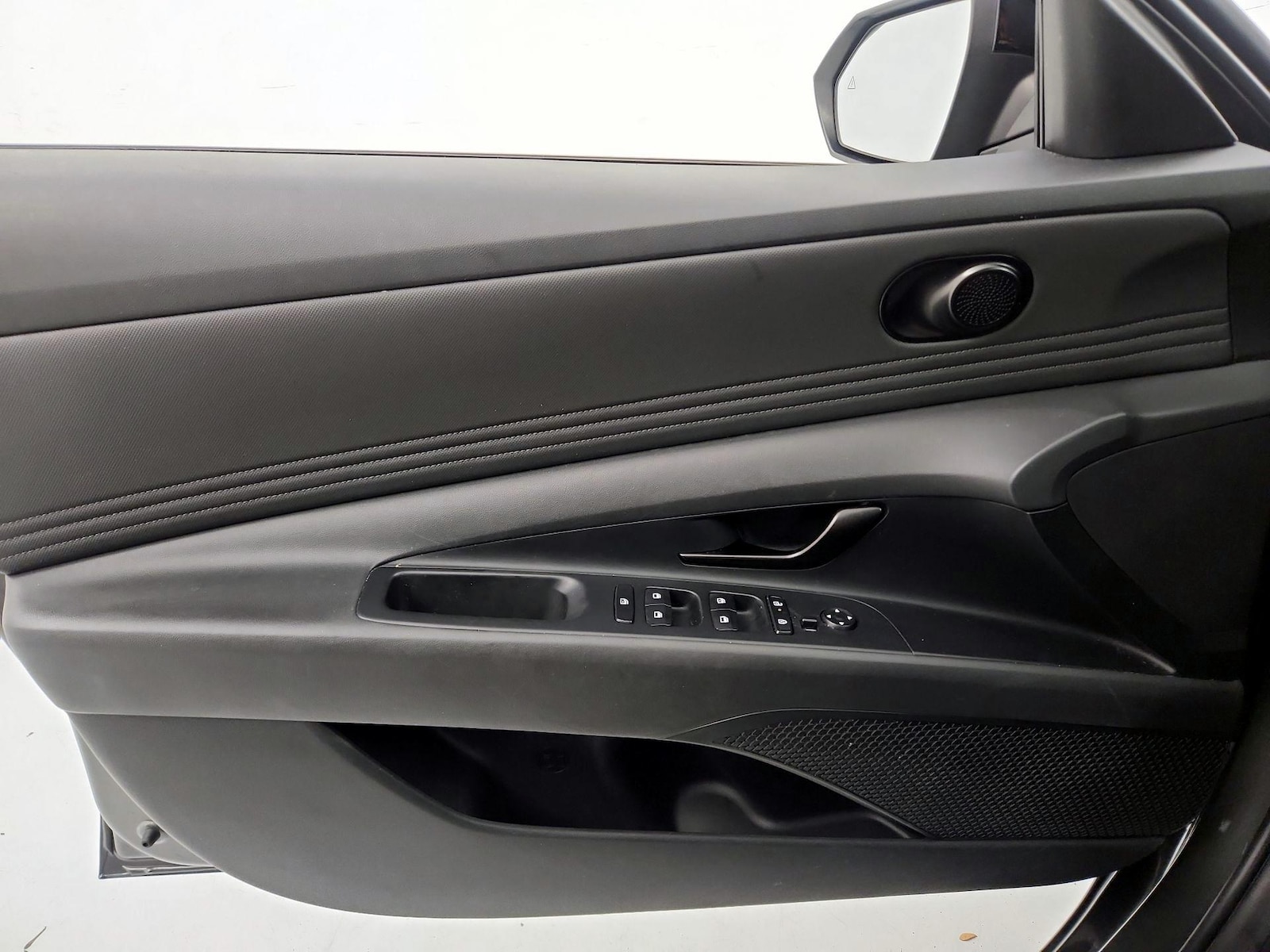 2025 Hyundai Elantra SEL - Photo 13
