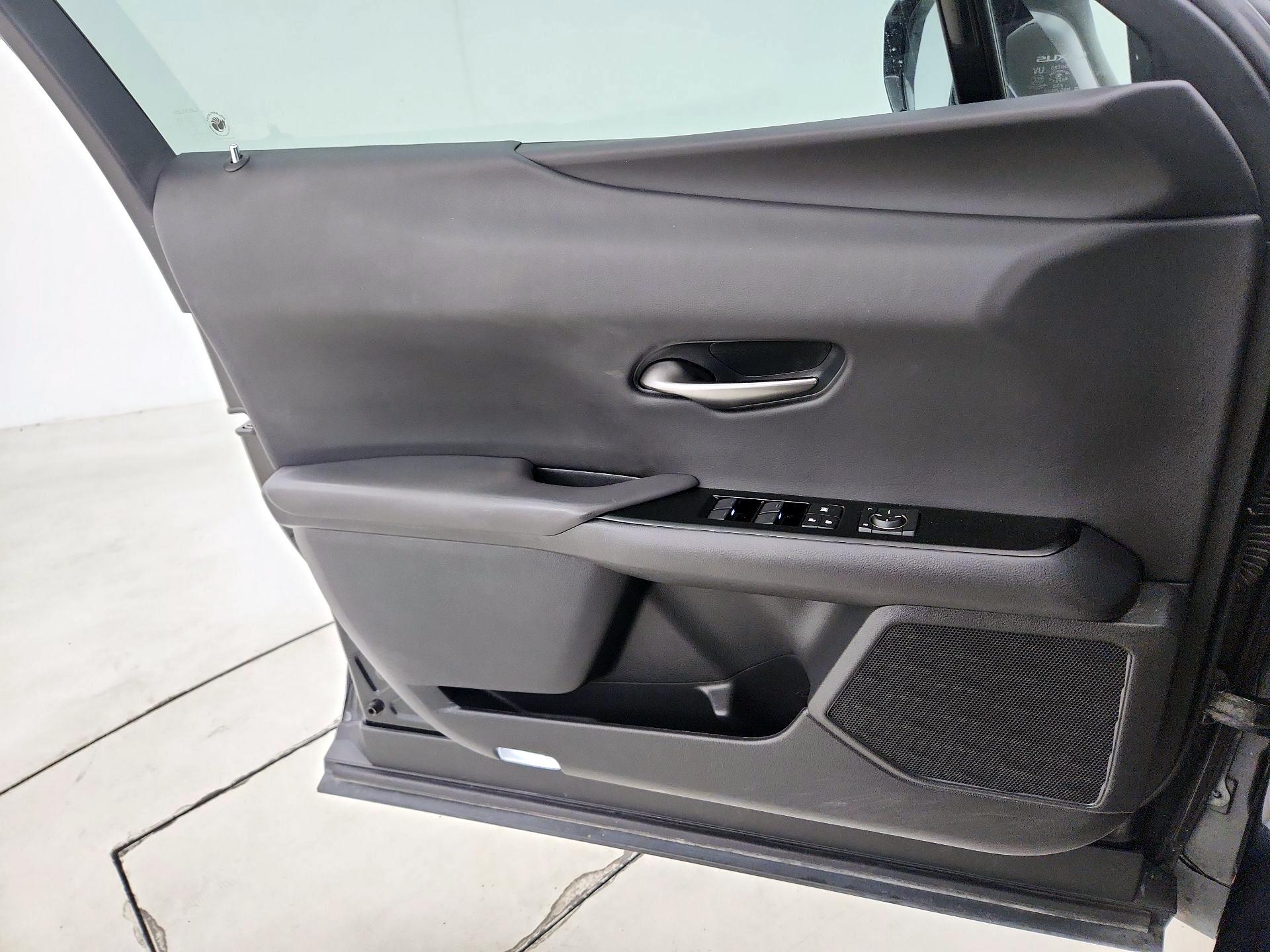 Thumbnail: 2021 Lexus UX - 12